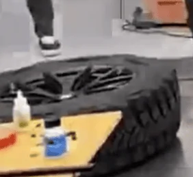 Tesla Cybertruck Multispoke Production Wheels on Cybertruck in Workshop / Studio? Tesla Cybertruck Production Wheels3