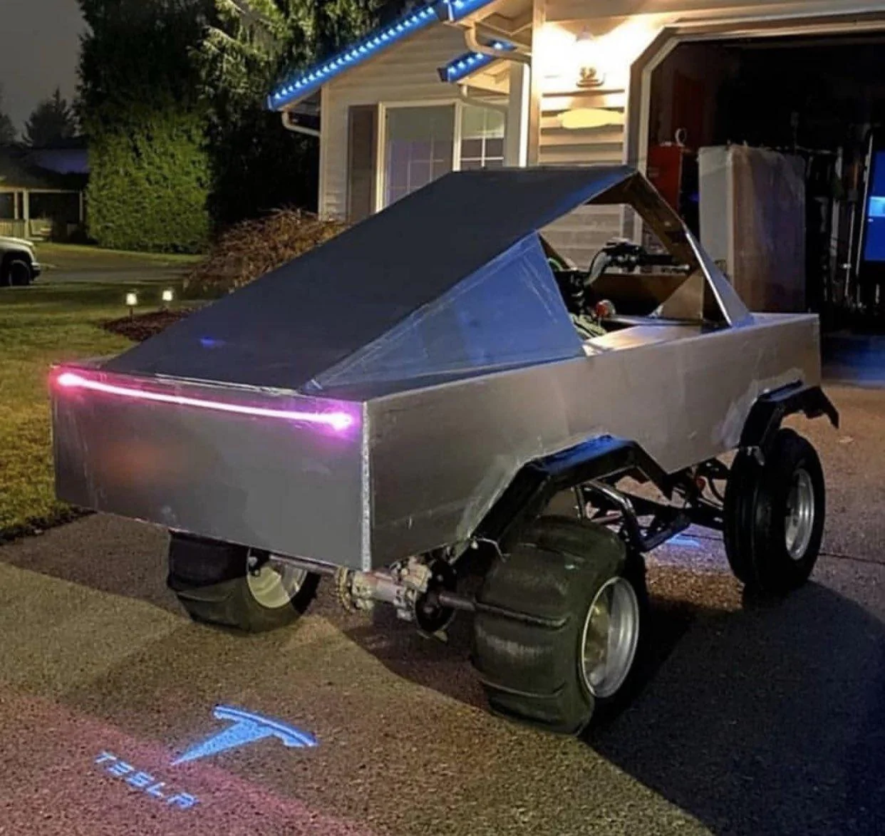 Tesla Cybertruck Funny Cybertruck memes, images, videos 🤣 ELuIu2aUcAA2HeN?format=jpg&name=larg