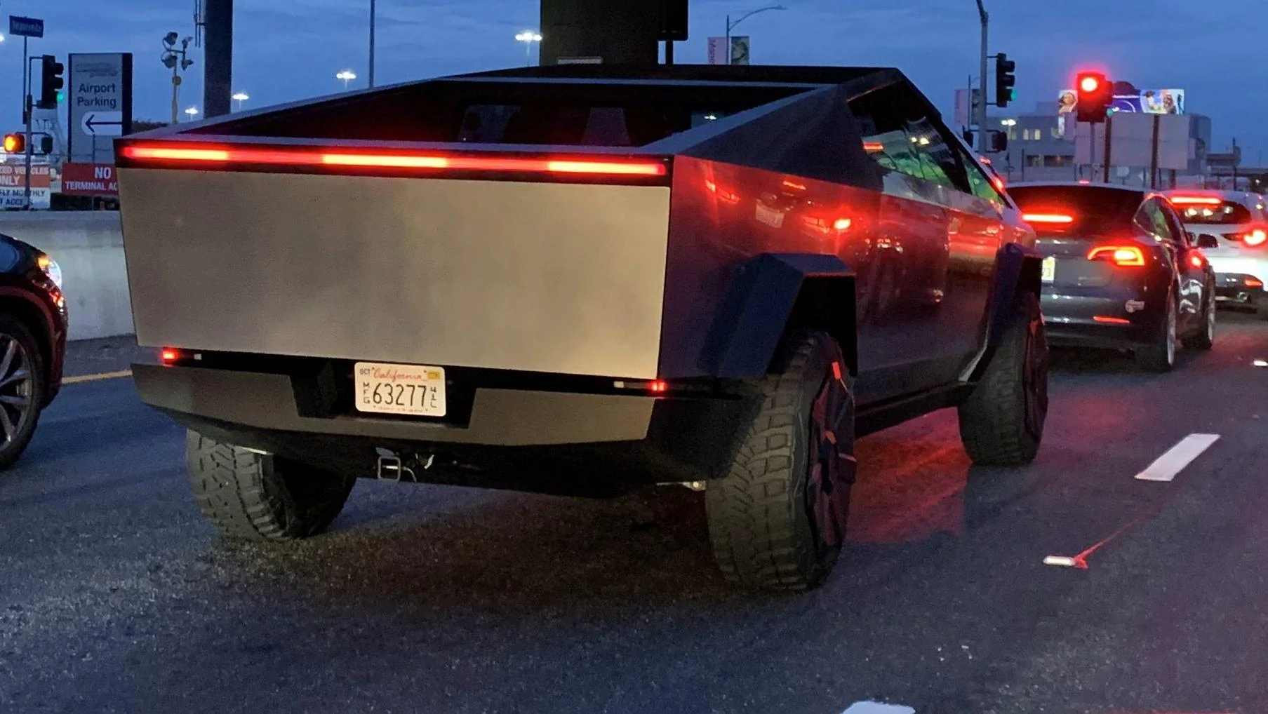 Tesla Cybertruck Introducing the Patented Cyber Hitch, full motion 5th Wheel Hitch for the Cybertruck Tesla-Cybertruck-with-Tow-Hitch-Exposed-e1575817445272