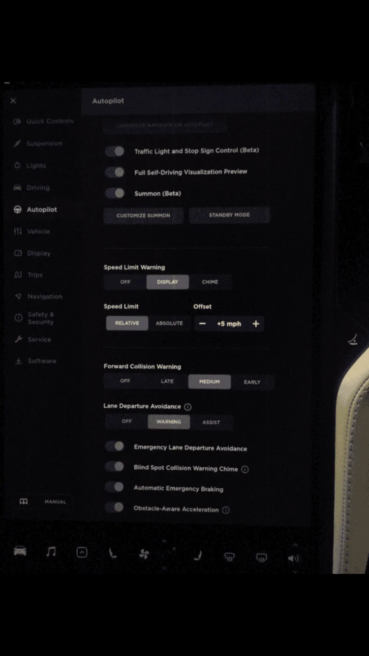 Tesla Cybertruck Driving assistance features C26E866E-0EE3-4EB5-B00B-7AC869357B37