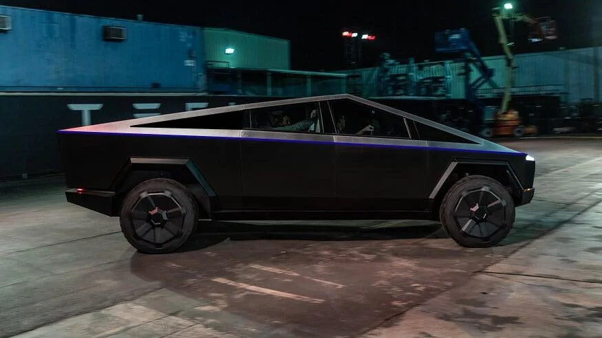 Tesla-Cybertruck-electric-pickup-side-view Blue Stipe.webp