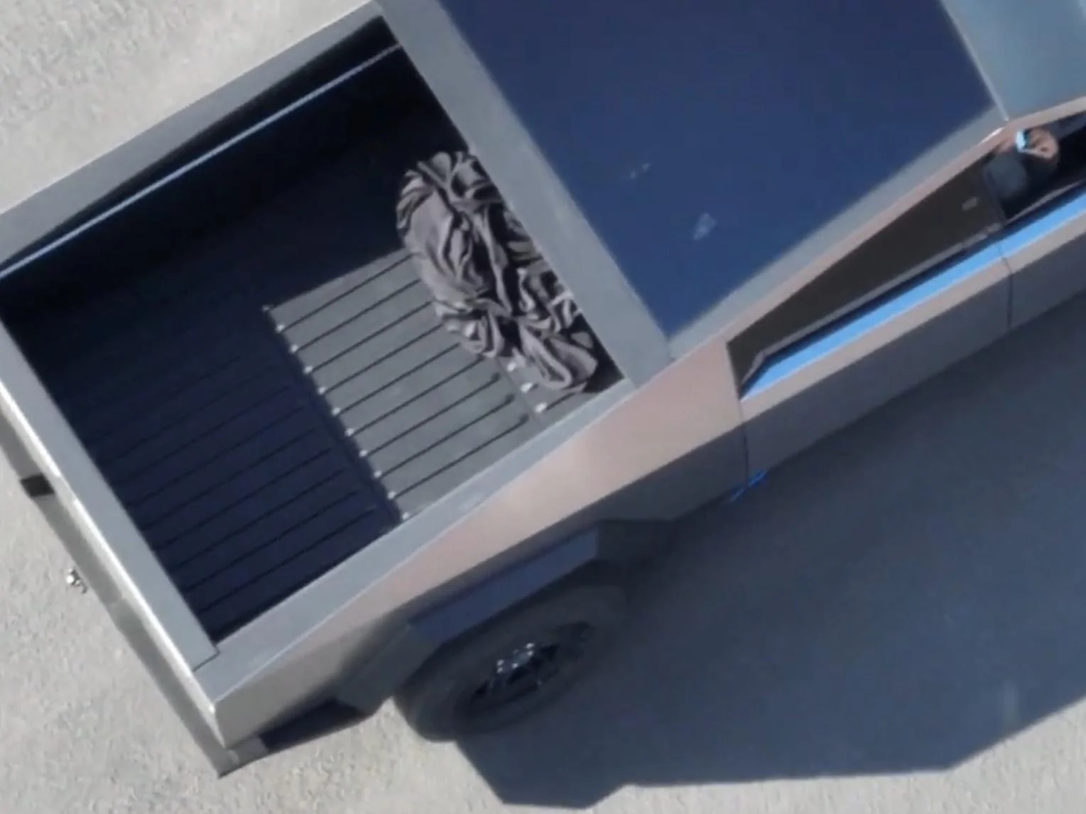 Tesla Cybertruck ? [Update: NOT Production Wiper] New Cybertruck design spied! Shortened front, no door handles, side mirrors, curved windshield glass! [Dec. 10] 1639192407633