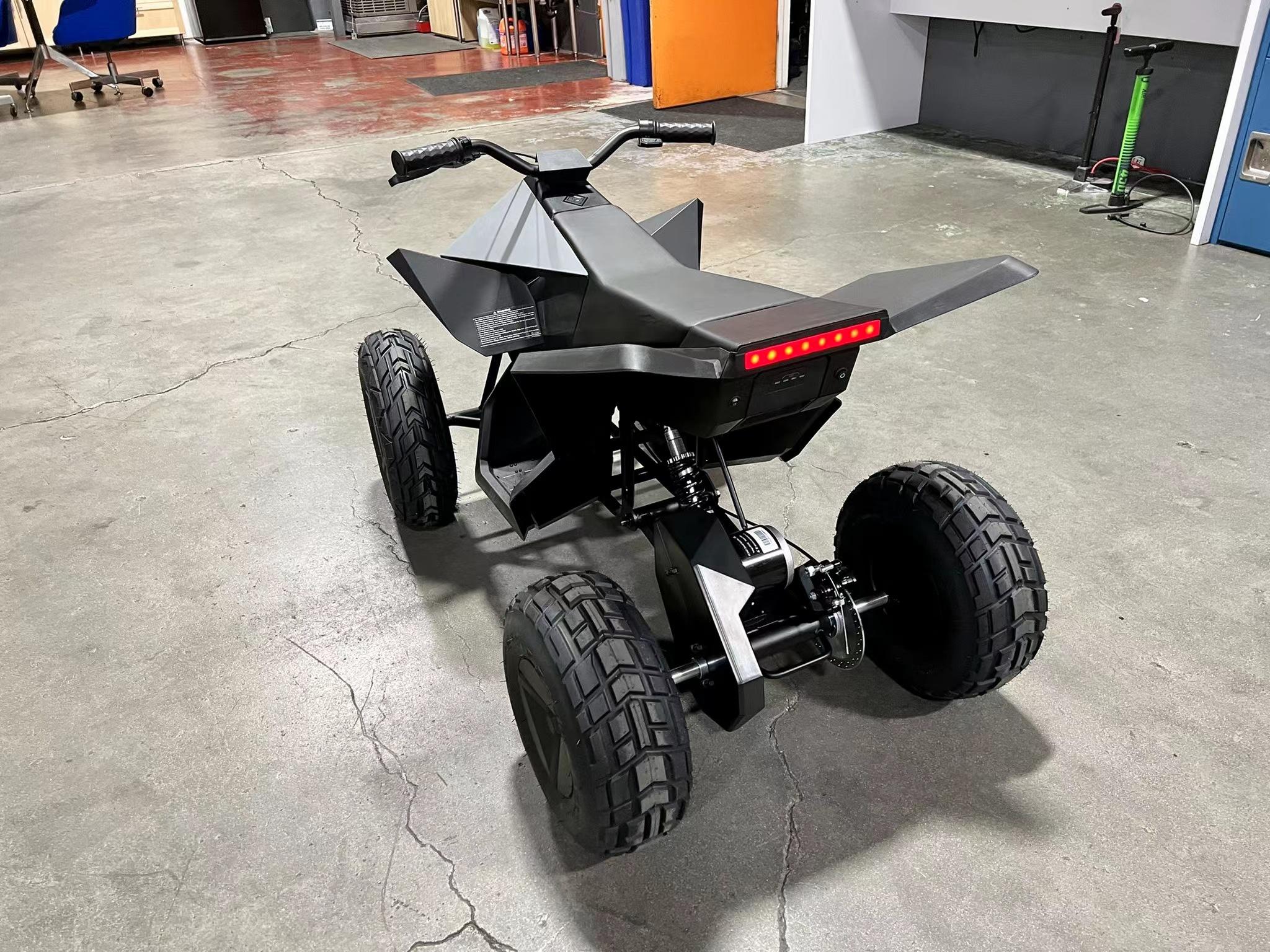 Tesla Cybertruck China Cybertruck owner-Do you think Cypertruck works better with Alpha Dog？ CT-125