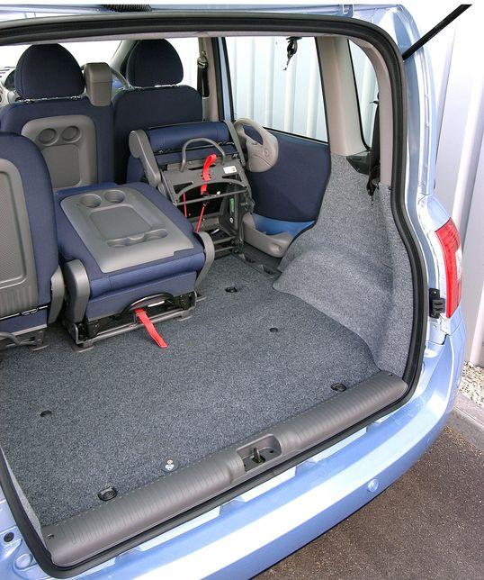 Tesla Cybertruck Folding rear seats (& center seat) confirmed in new Cybertruck patent! Points to possible pass through? +8