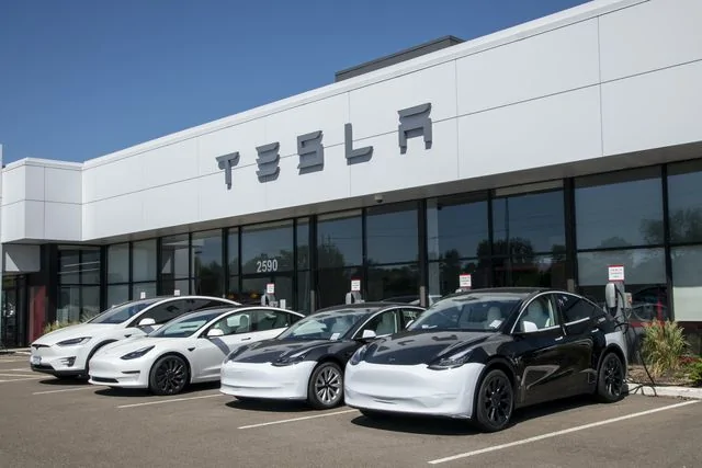 Tesla Cybertruck Popular Mechanics: Does Anyone Even Want an Electric Car? g1-1641590828.jpg?crop=1.00xw:1