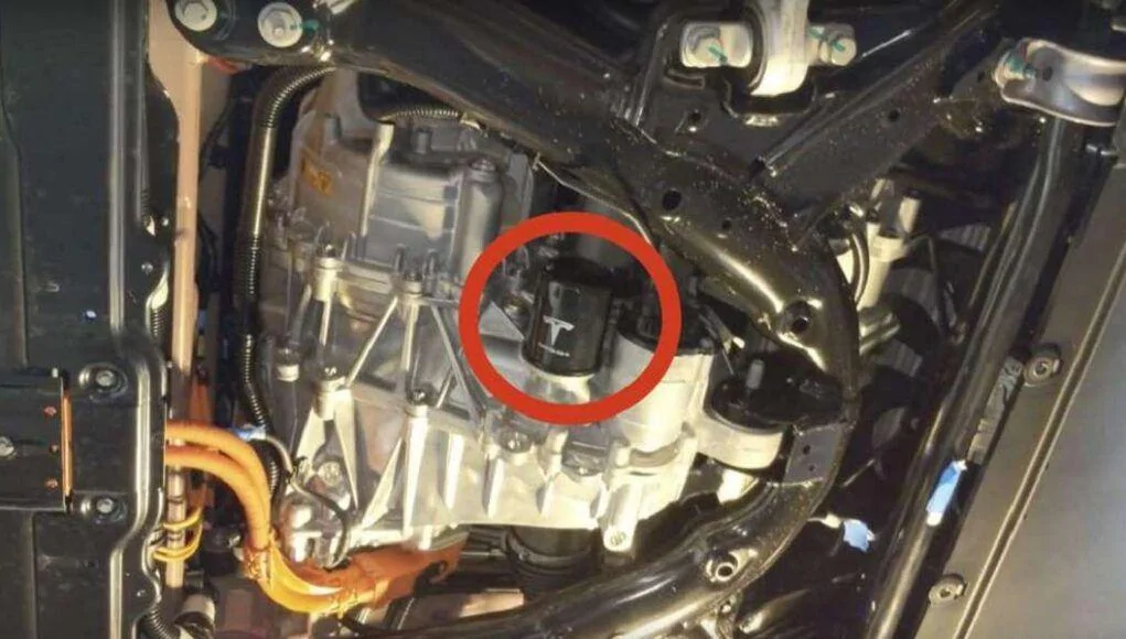 Tesla Cybertruck Škoda Says Mileage Won't Affect Maintenance And Service Intervals When Electric Cars Take Over 2021.6.21-Oil-Filter-feat-C-1021x580