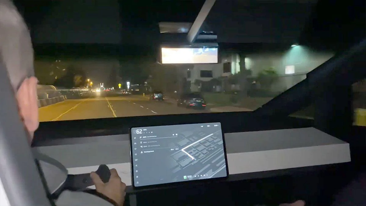 Tesla Cybertruck Tonneau cover of transparent aluminum 46f9c1337d4272138f64ce8348055fd
