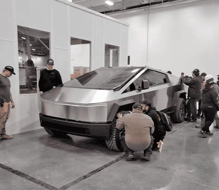 Tesla Cybertruck Cybertruck Photos Leaked! ? [Added: Video Showing Whole Truck -- Rear & Bed] 1643003965059