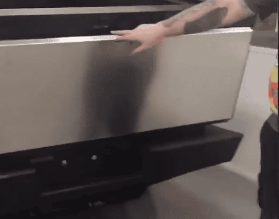 Tesla Cybertruck Cybertruck Photos Leaked! ? [Added: Video Showing Whole Truck -- Rear & Bed] 1643035320414