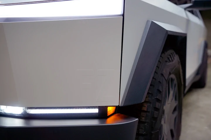 Tesla Cybertruck WHITE Vinyl Wrap & PPF Cybertruck -- Photos & Videos teslabros_521027009_18278068924273535_793824850667050383_n