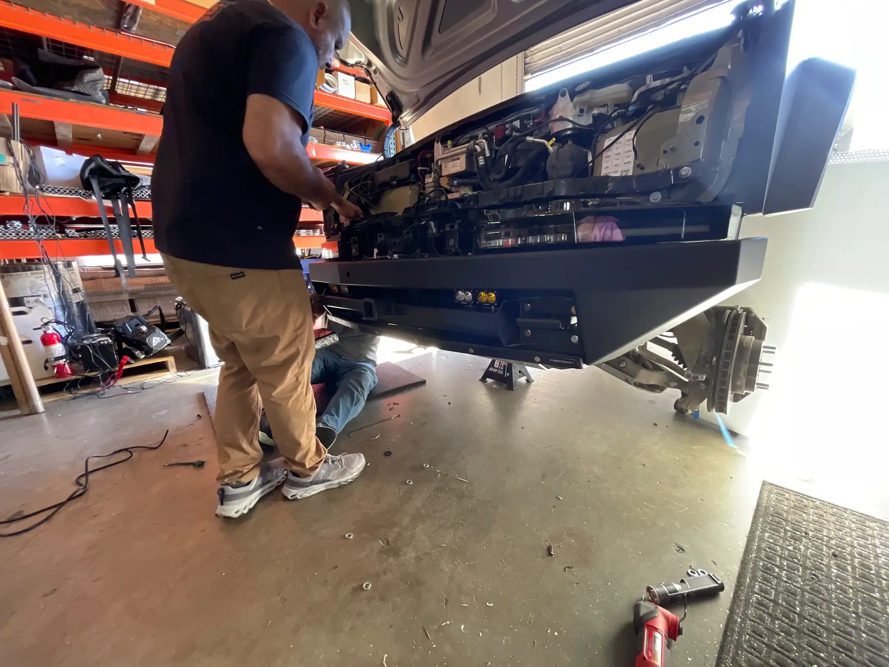 Tesla Cybertruck 💥 CYBERTRUCKco Heavy-Duty Aluminum Rear Bumper launched! 💥 tempImagenRXAZJ