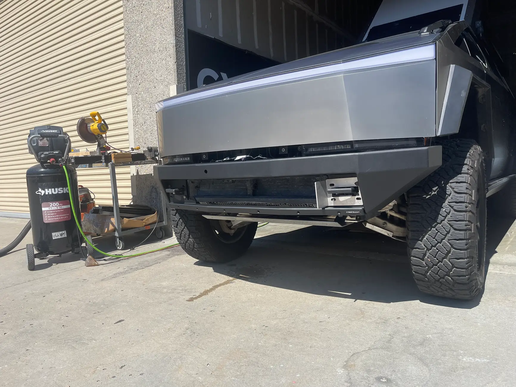 Tesla Cybertruck 💥 CYBERTRUCKco Heavy-Duty Aluminum Rear Bumper launched! 💥 tempImageI2ESIy