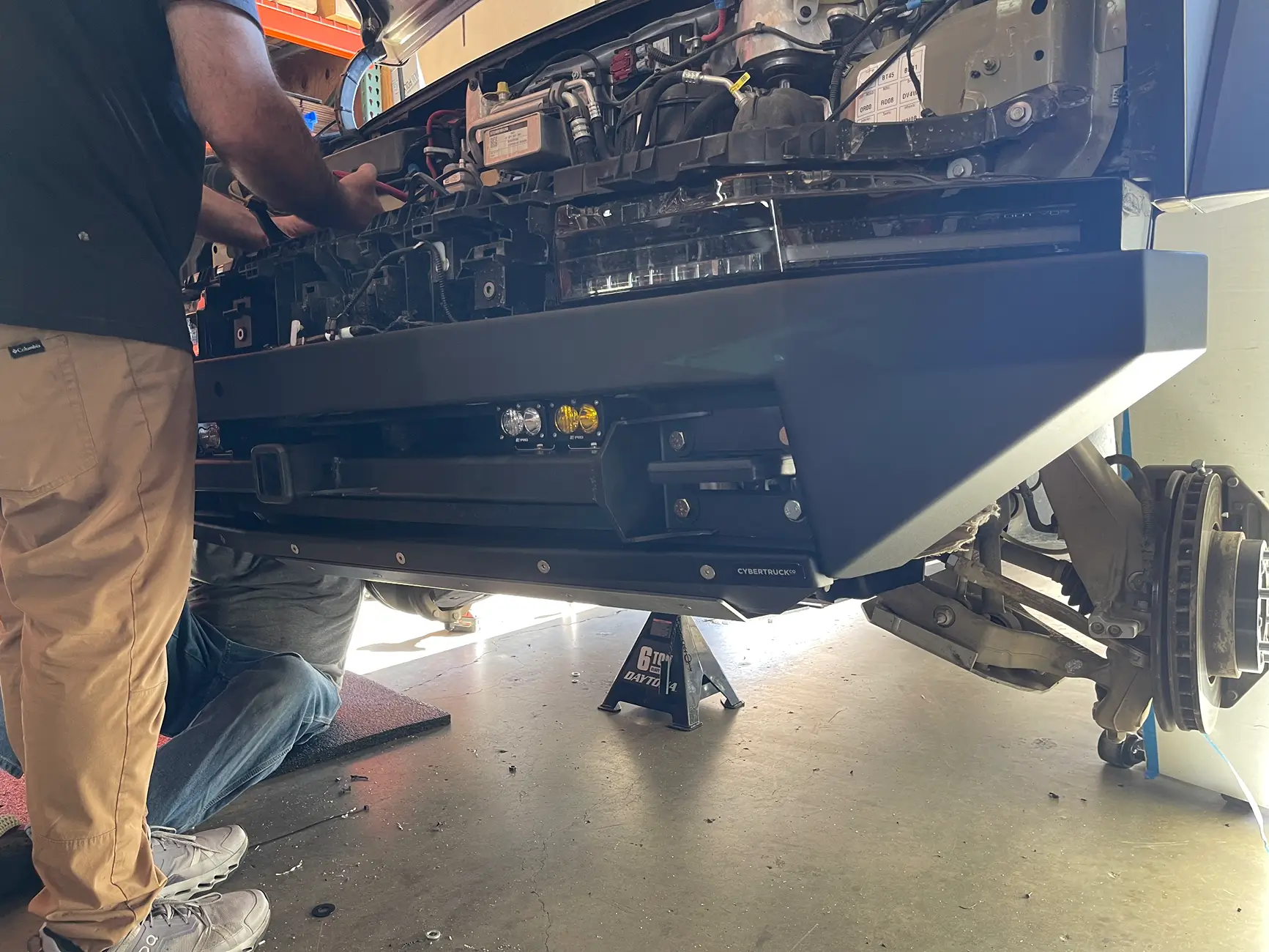 Tesla Cybertruck 💥 CYBERTRUCKco Heavy-Duty Aluminum Rear Bumper launched! 💥 tempImage8lIeMV