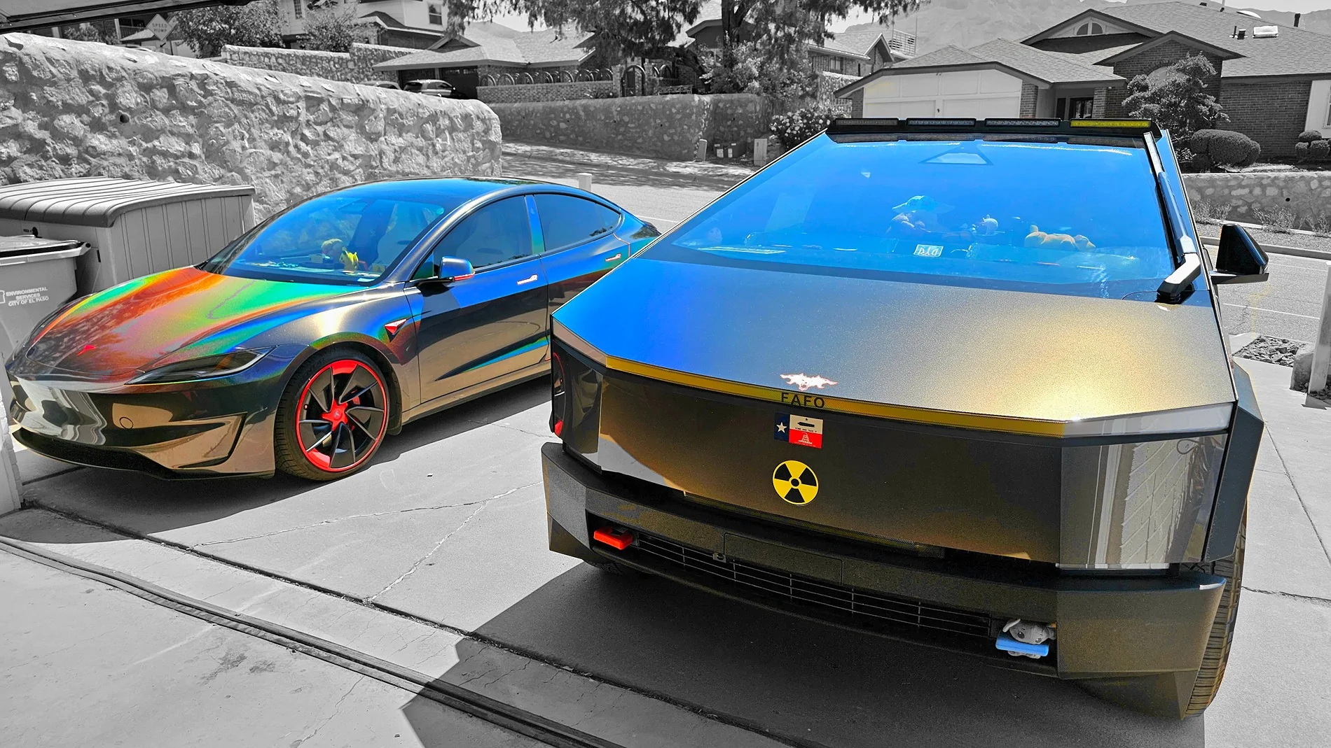 Tesla Cybertruck Cybertruck and U-Haul Car Hauler Towing MYP 20250710_104330