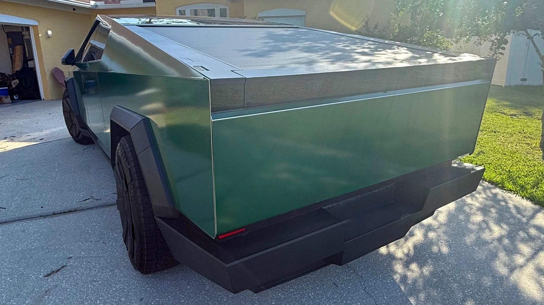 Tesla Cybertruck Gloss Green Customer DIY Install Pics [CybertruckCovers] Gloss Green 4