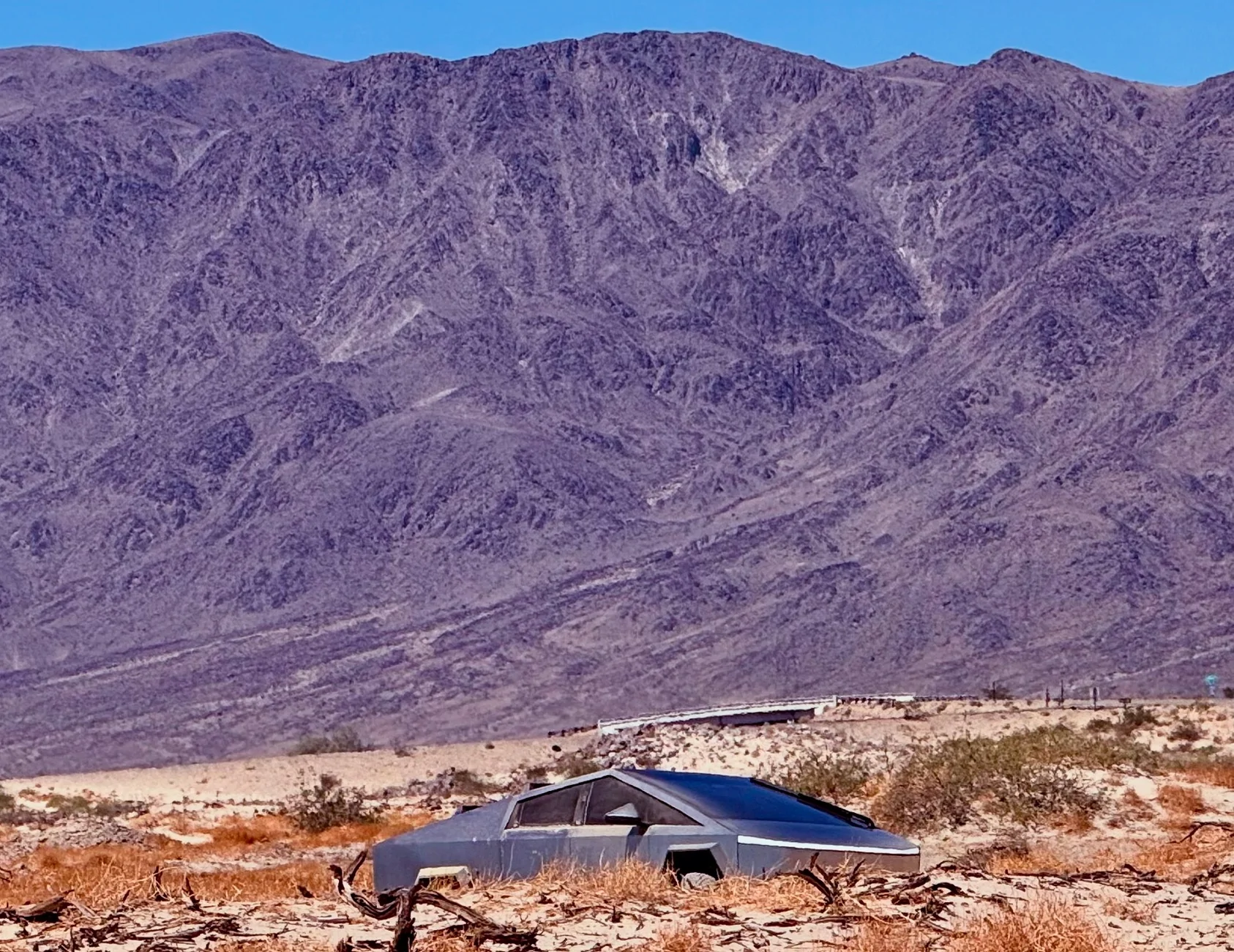 Tesla Cybertruck 🦾 Cybertruck doing truck stuff!  Post your photos! 7223B8DD-3B2E-407F-84B1-2AC9C1132C89
