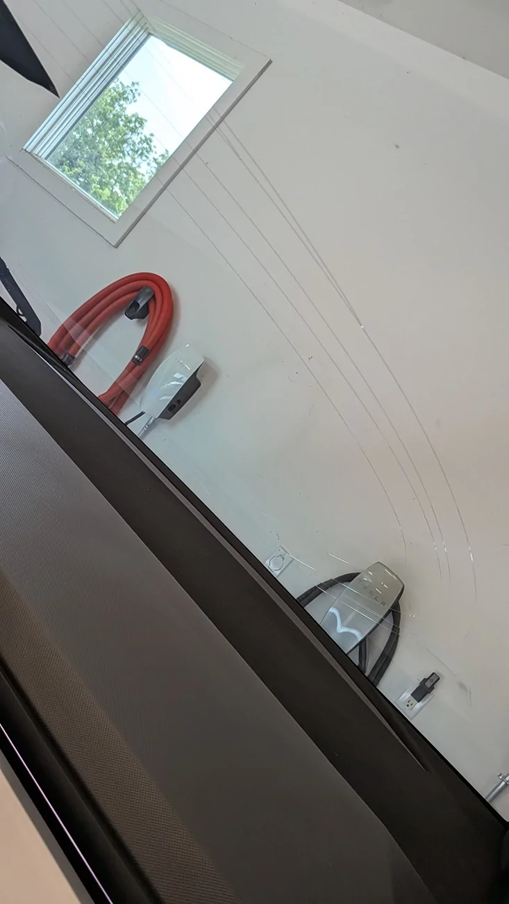 Tesla Cybertruck Circular Windshield Cracks?? 1000001736