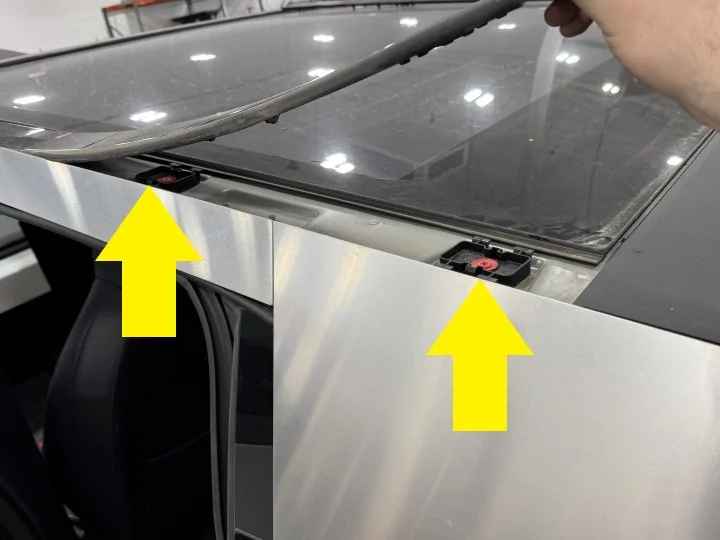 Tesla Cybertruck Awful panel alignment after cantrail replacement GUID-80DDC398-919F-48EE-8DDF-E1B3E3238325-online-en-US(1)