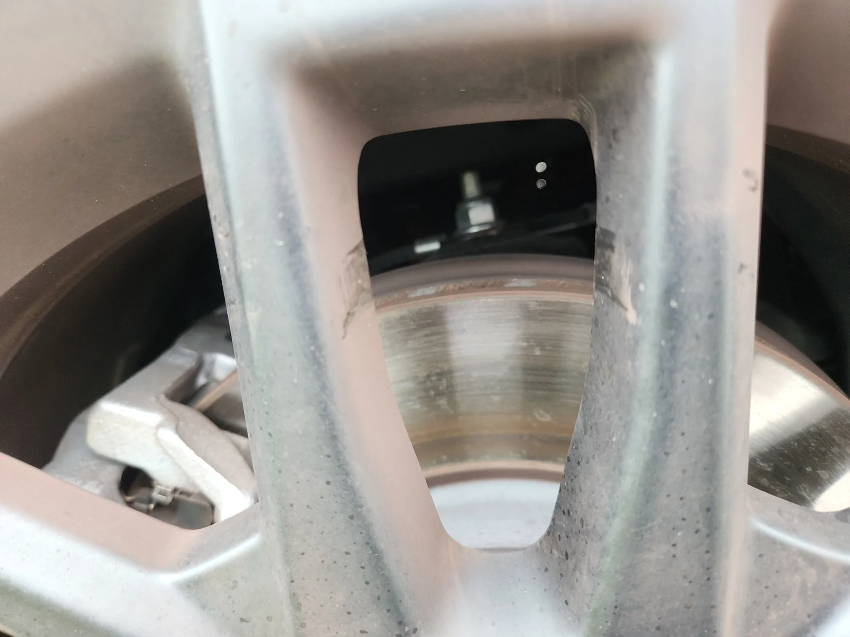 Tesla Cybertruck Are you seeing this? (Excessive rear brake dust) 1000023922