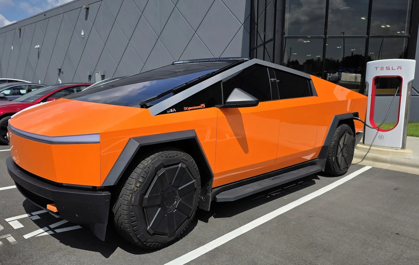 Tesla Cybertruck Tesla providing $300 credit to owners getting cantrails repaired (if Cybertruck is wrapped) 1754330597766-8