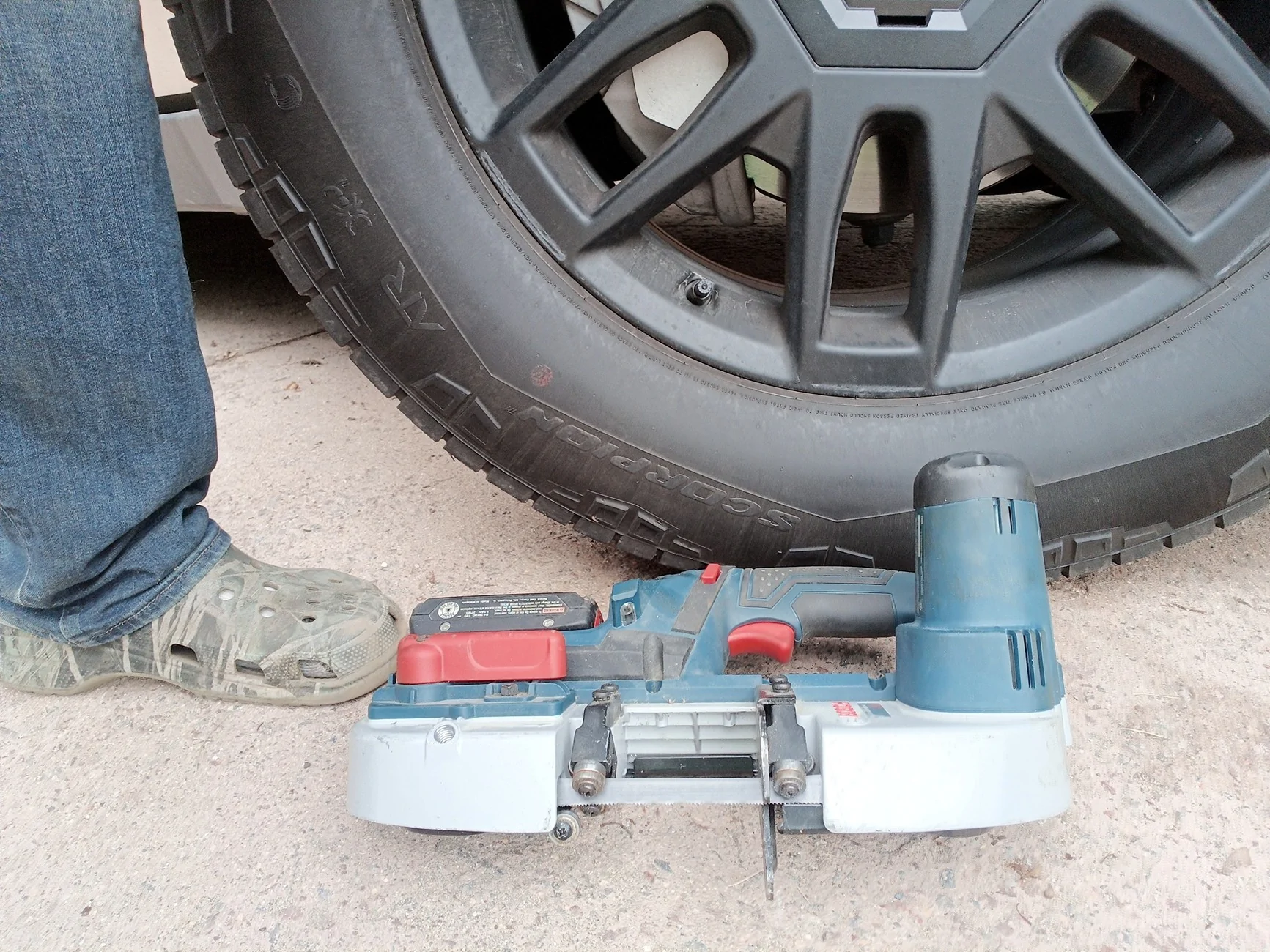 Tesla Cybertruck How to fit 36" tires (35.7) on stock wheels without rubbing. Sa