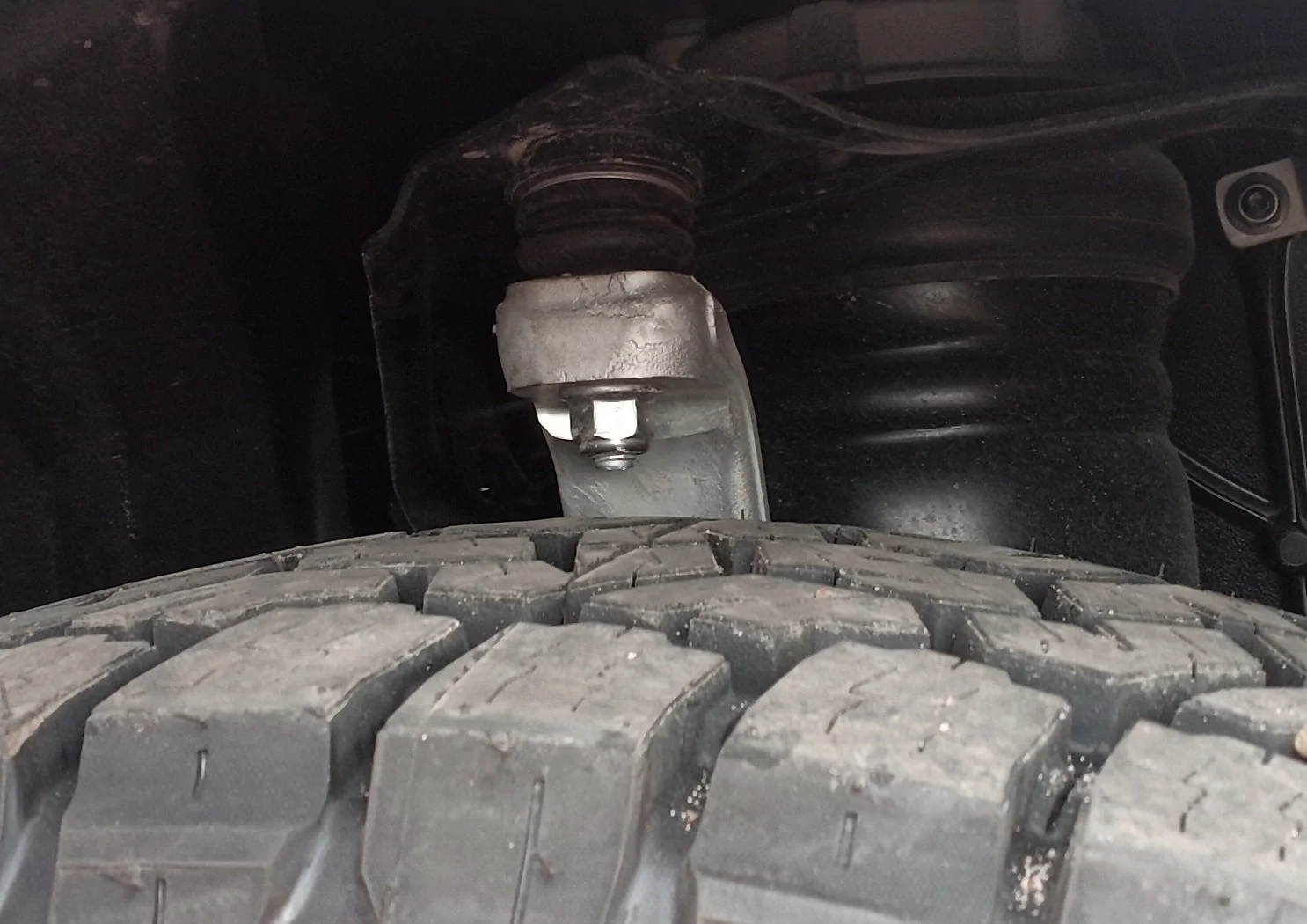 Tesla Cybertruck How to fit 36" tires (35.7) on stock wheels without rubbing. GxipqXDWwAAJHOQ