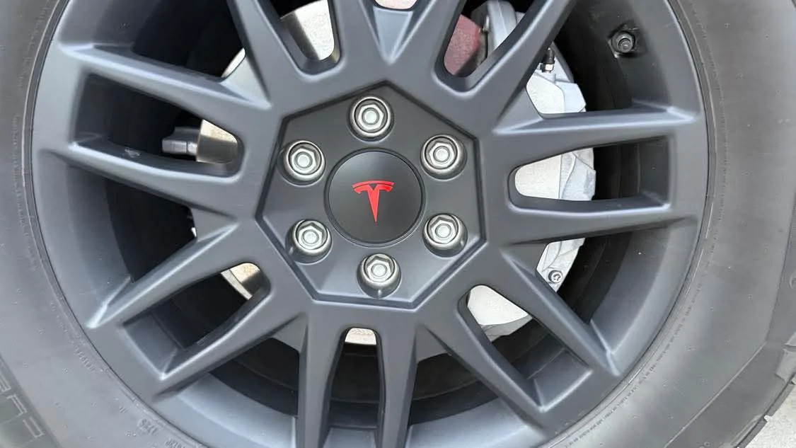 Tesla Cybertruck Wheel center caps for Core wheels? 1754449468011-d4