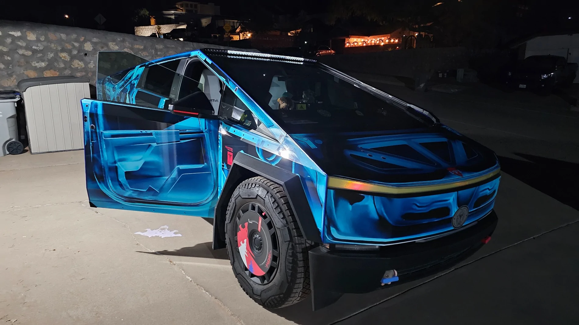 Tesla Cybertruck Tesla light bar not really worth it 🤷🏼‍♂️ 20250429_210615
