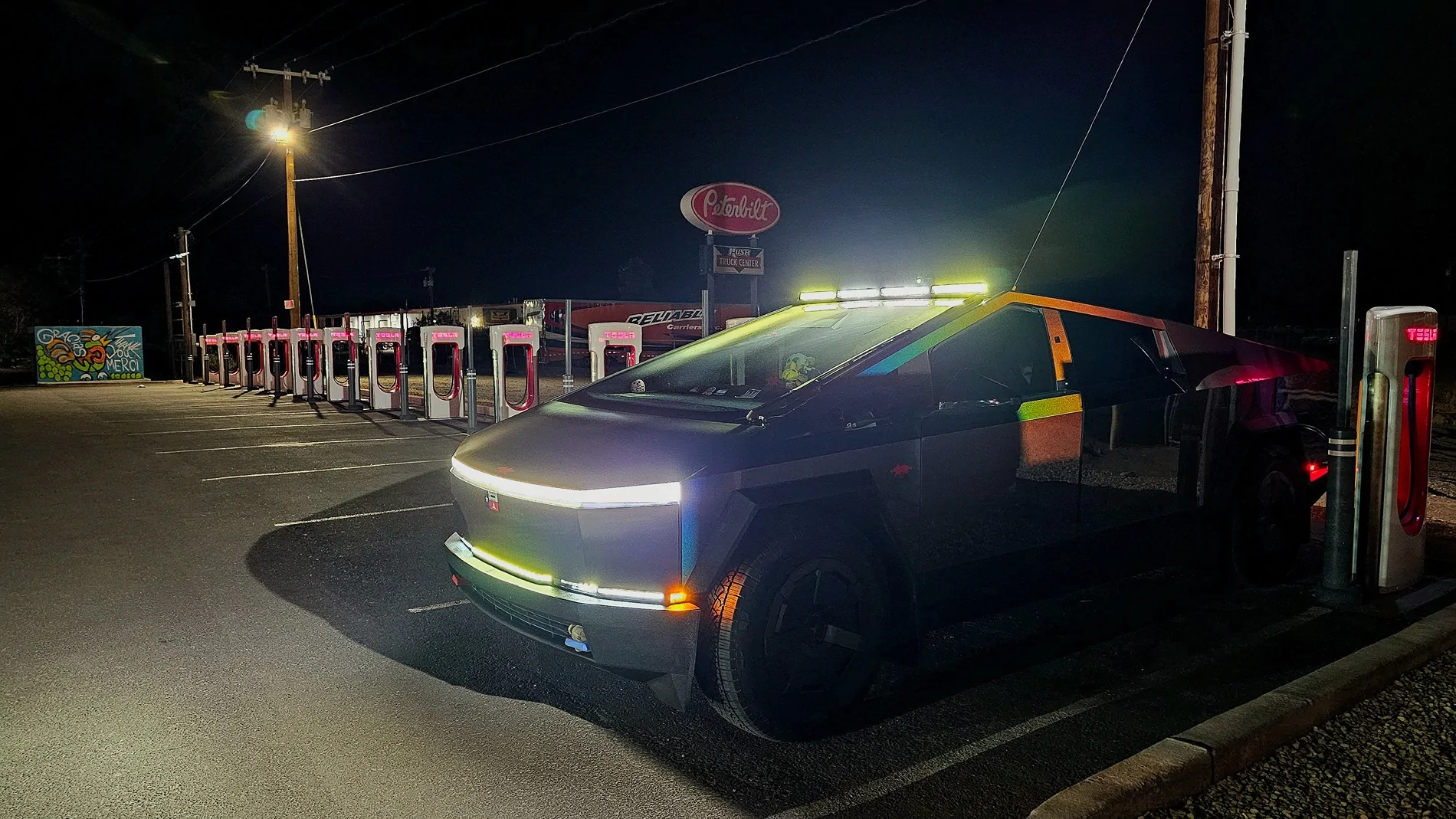 Tesla Cybertruck Tesla light bar not really worth it 🤷🏼‍♂️ 20250519_013044