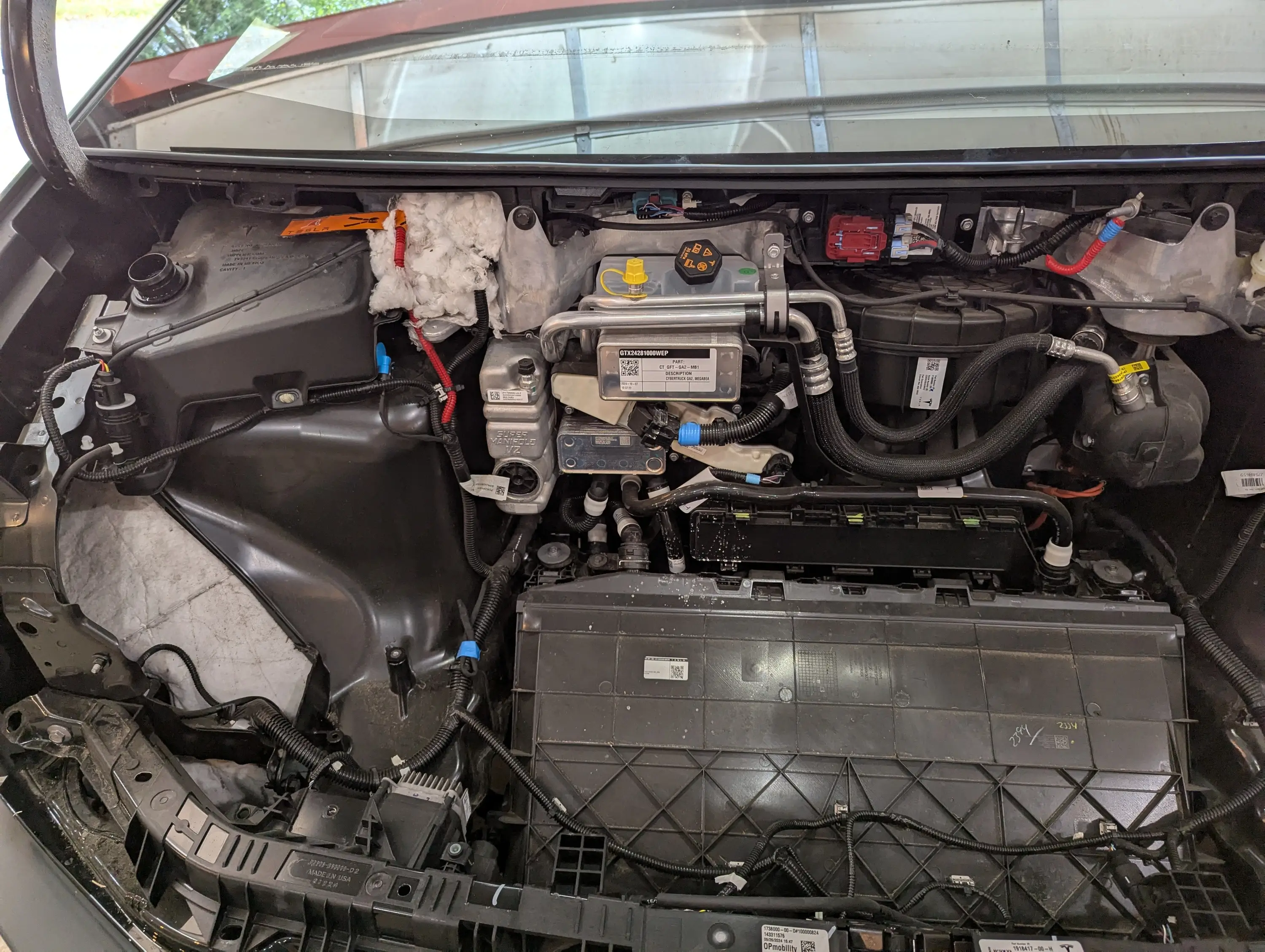 Tesla Cybertruck Installed Wolfbox G900 Pro Dashcam on Dash tray Wolfbox04