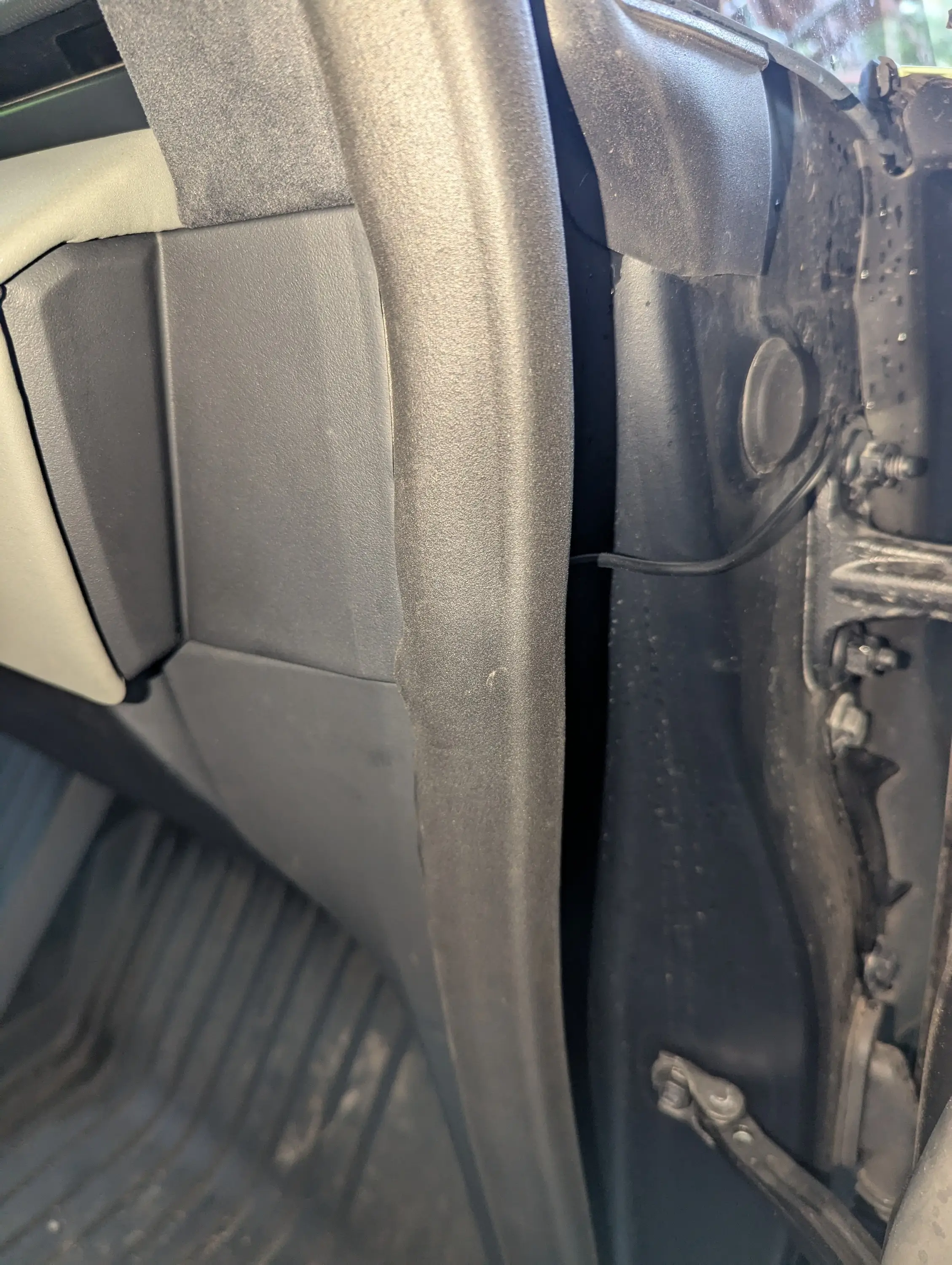Tesla Cybertruck Installed Wolfbox G900 Pro Dashcam on Dash tray Wolfbox08