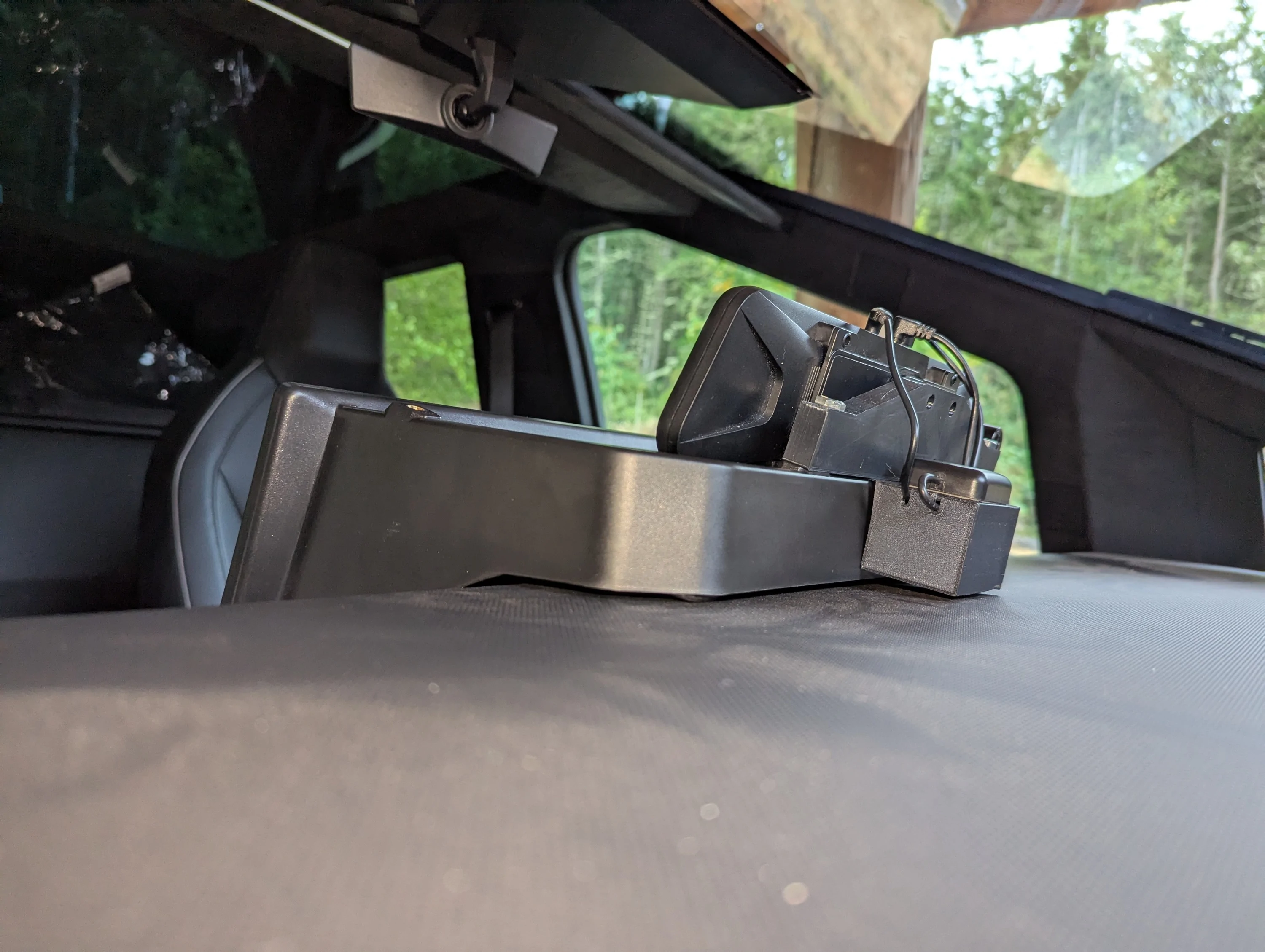 Tesla Cybertruck Installed Wolfbox G900 Pro Dashcam on Dash tray Wolfbox10