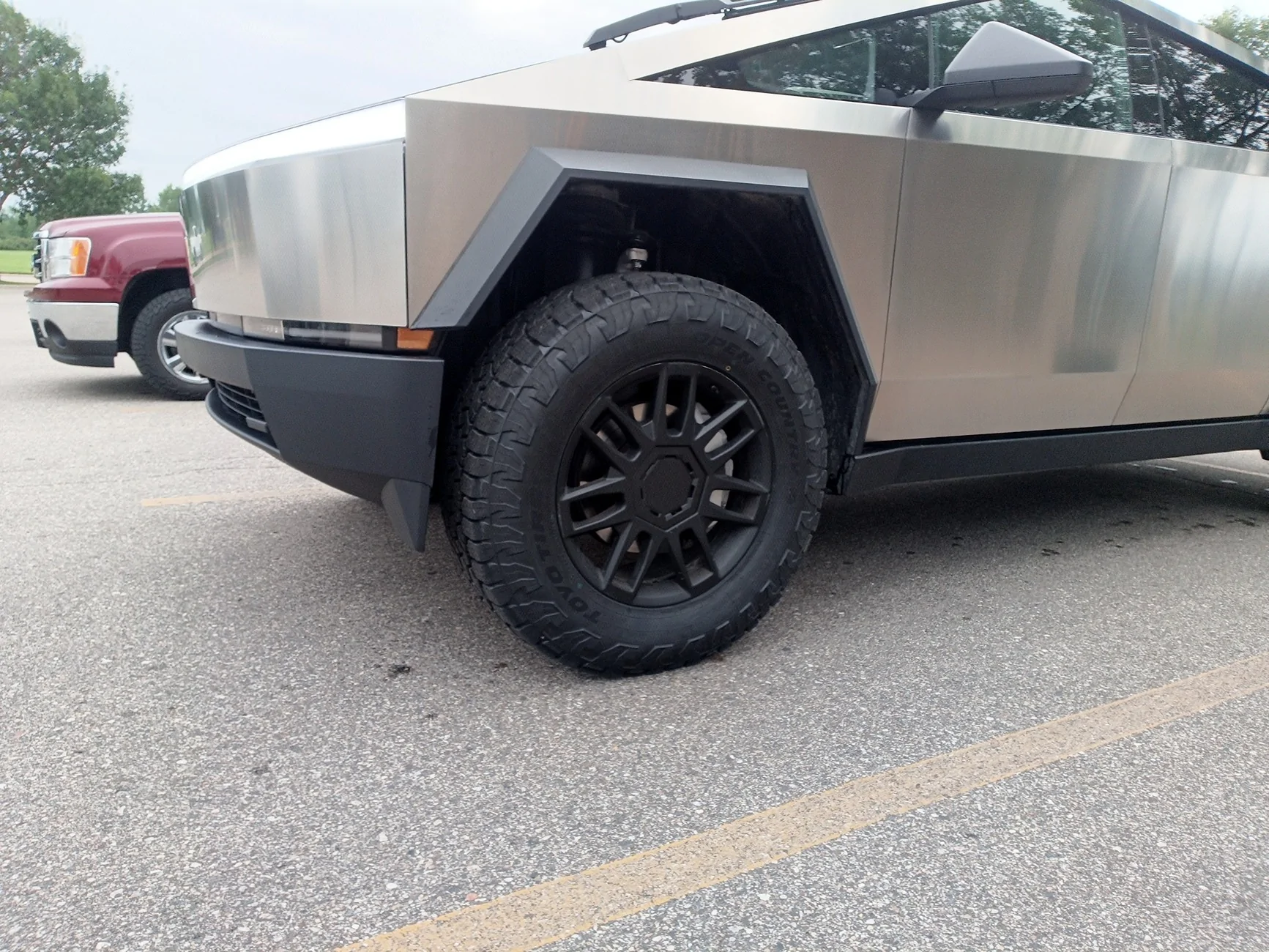 Tesla Cybertruck Wheel center caps for Core wheels? Front