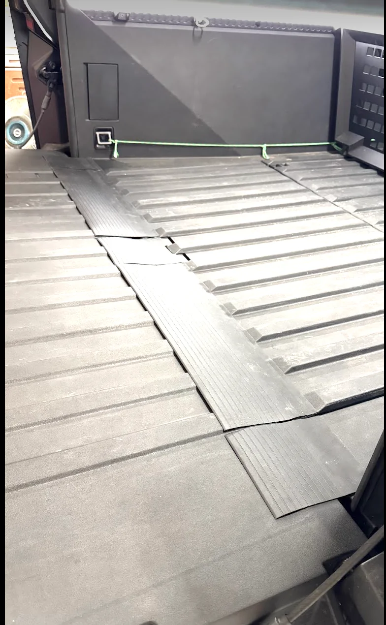 Tesla Cybertruck Tonneau cover gap issue fixed by Service Center under warranty 1754597499801-74