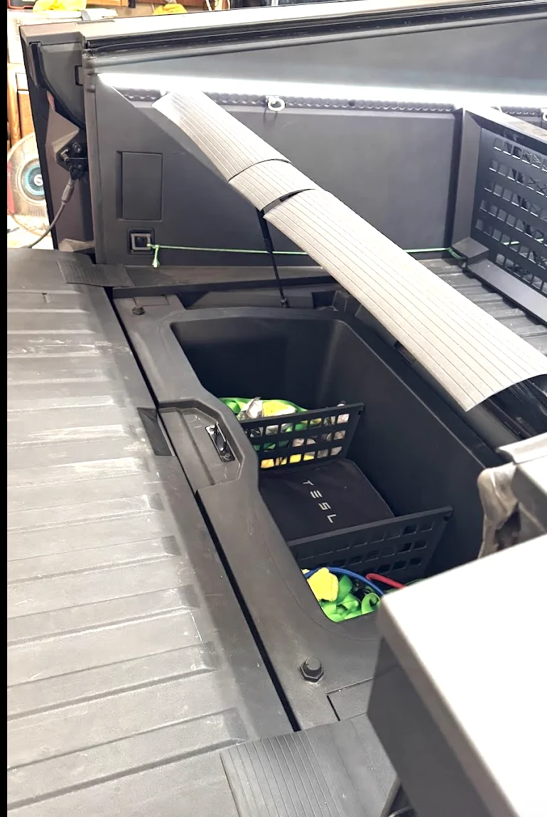Tesla Cybertruck Tonneau cover gap issue fixed by Service Center under warranty 1754605379385-gt
