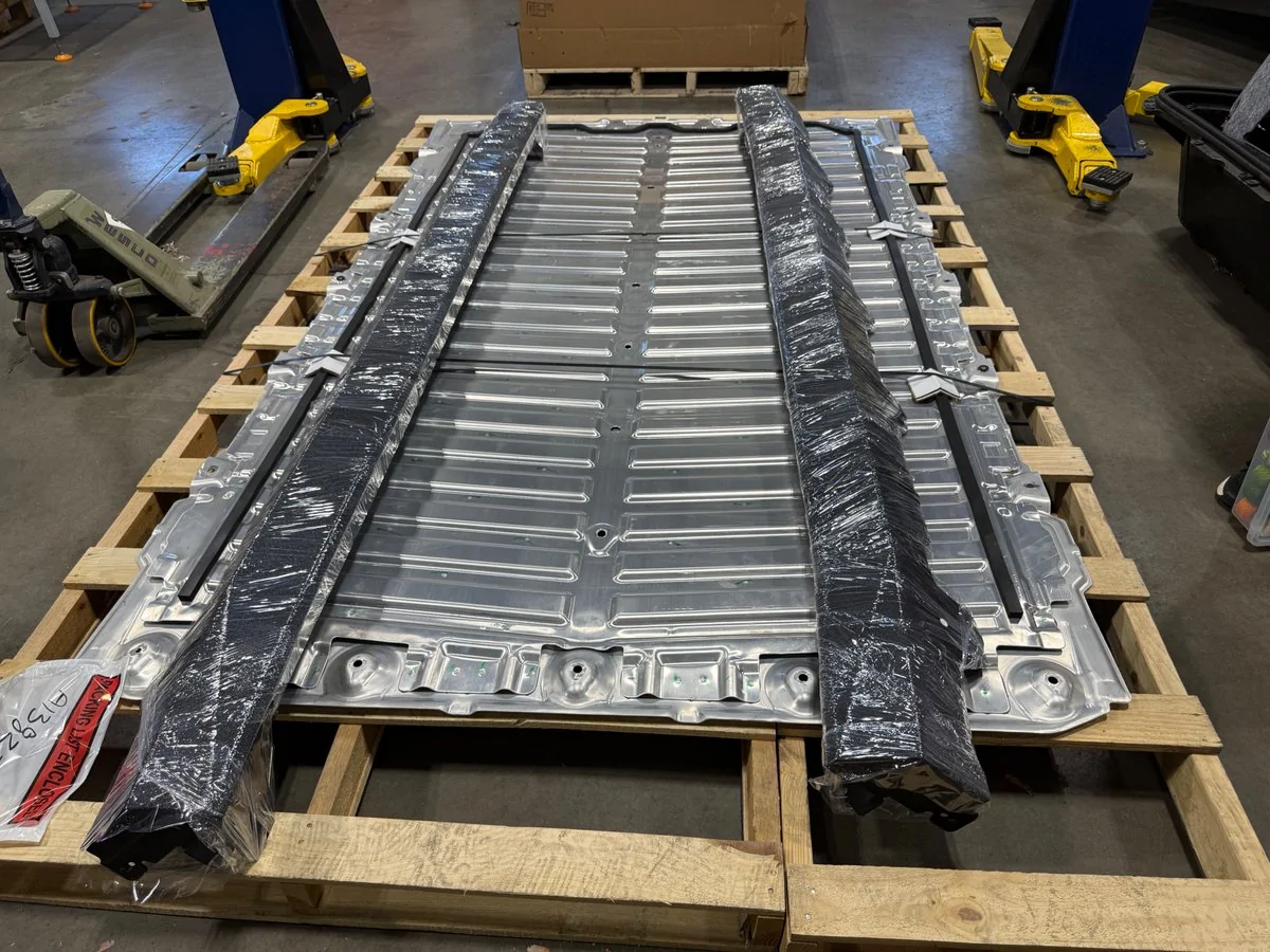 Tesla Cybertruck OEM Tesla Rock Sliders + Body Armor Skidplate (Cybertruck Terrestrial Armor Package) Released OEM Tesla Rock Sliders + Body Armor Skidplate for Cybertruck 3