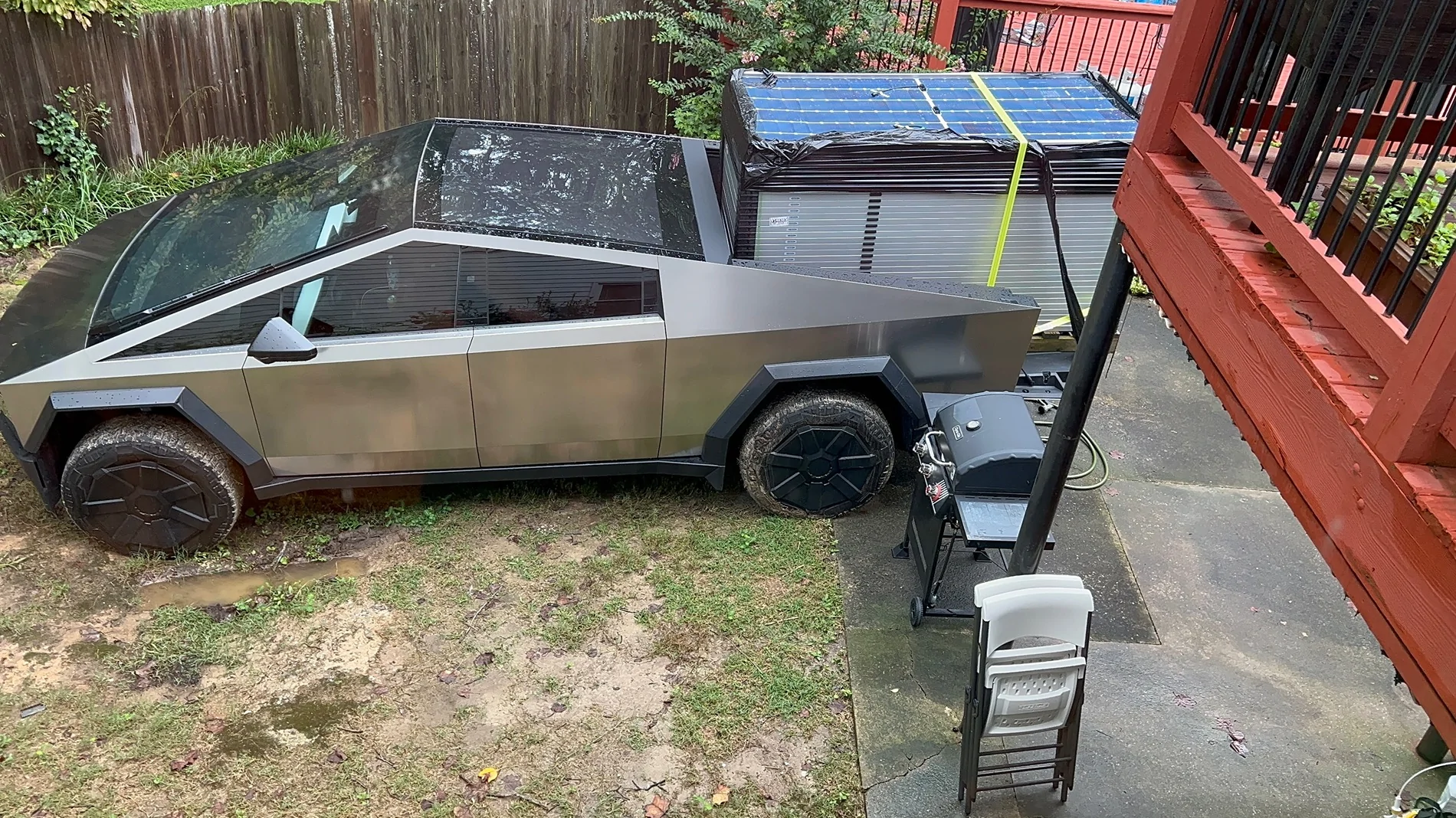 Tesla Cybertruck Cybertruck can now warn when Vehicle Load Rating is exceeded (helpful towing feature) IMG_3437