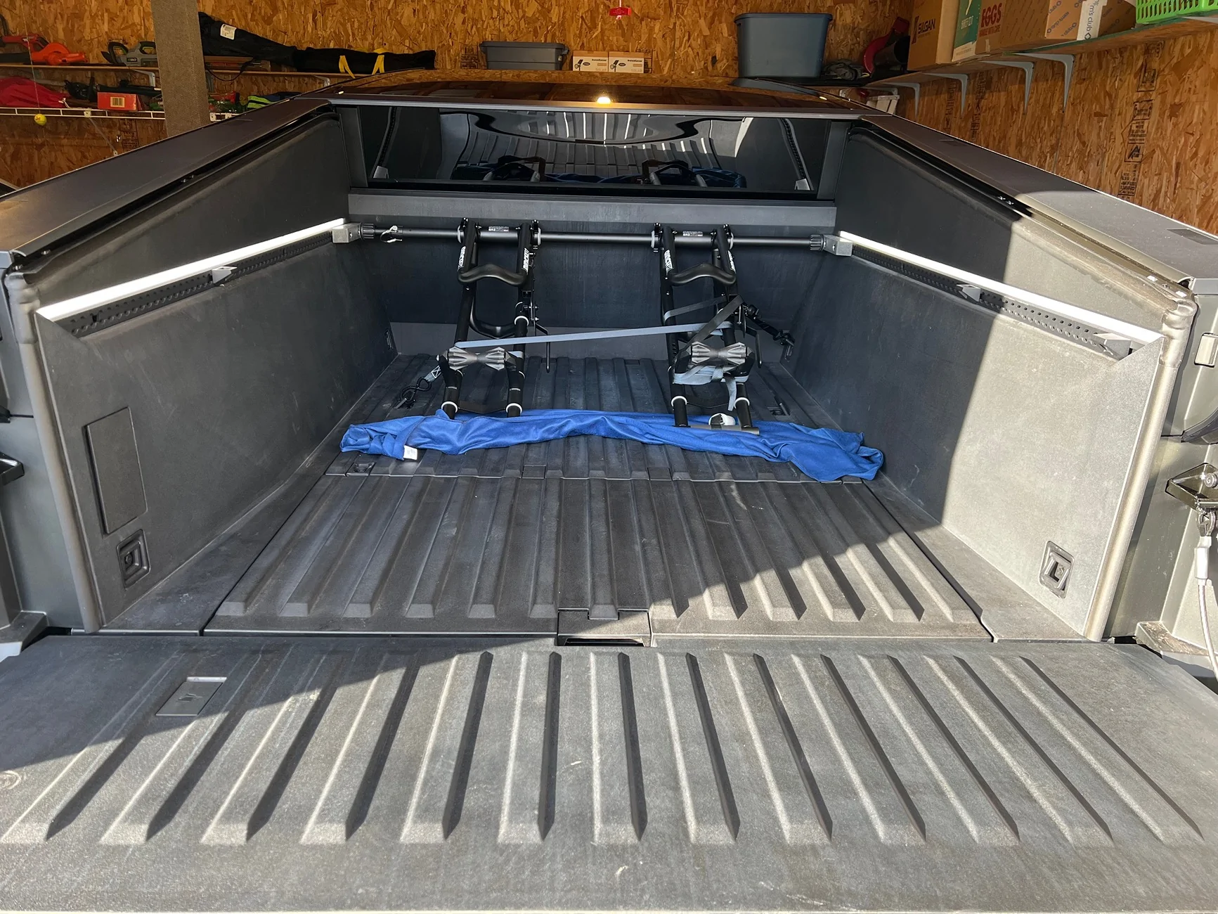 Tesla Cybertruck Mounting 2 e-bikes inside Cybertruck bed & closing tailgate: success and what size e-bikes fit IMG_3995