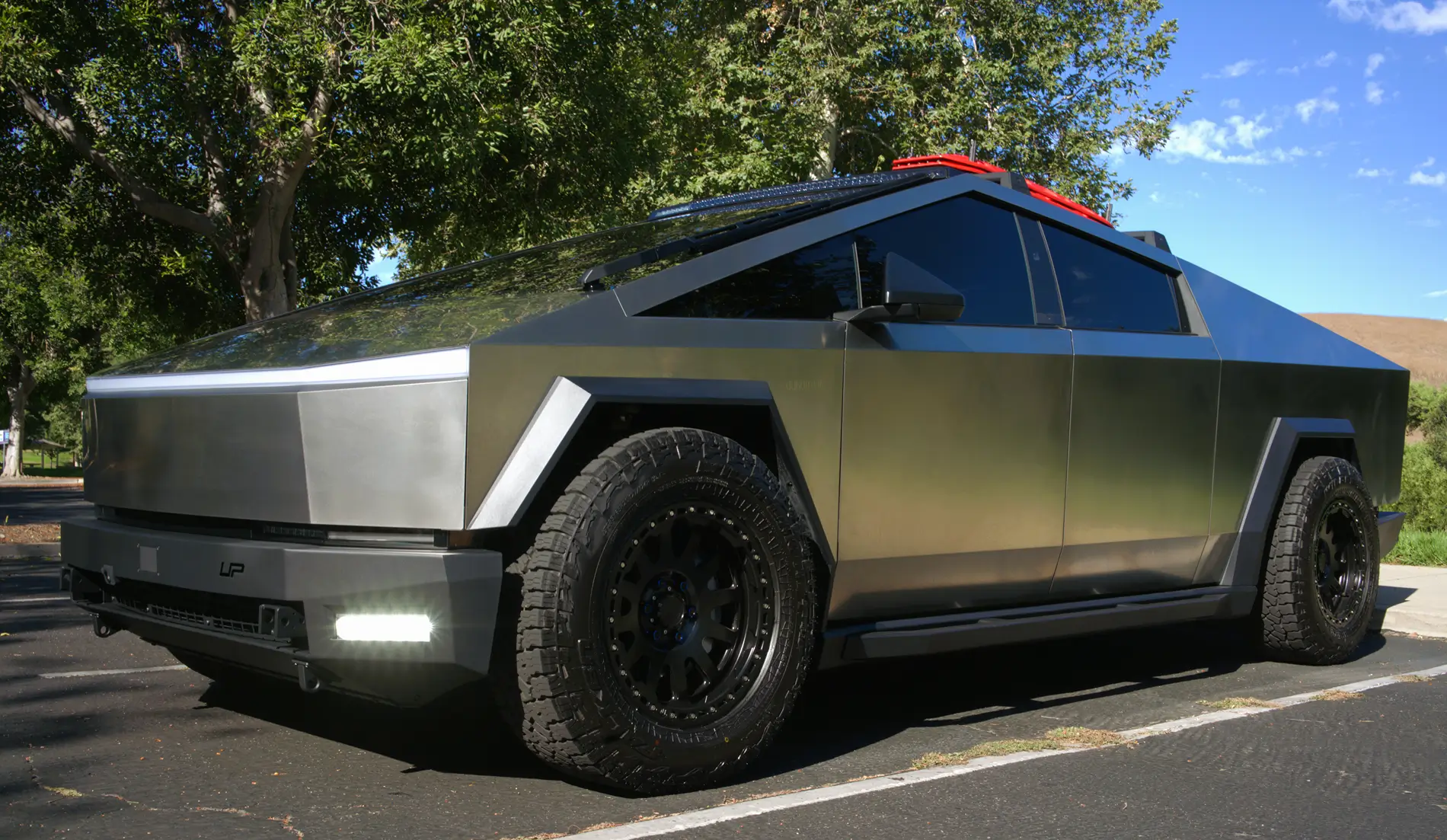 Tesla Cybertruck 👋 Vote for August's RWCev CTOTM HERE!! 3ScramblerSubmission3B