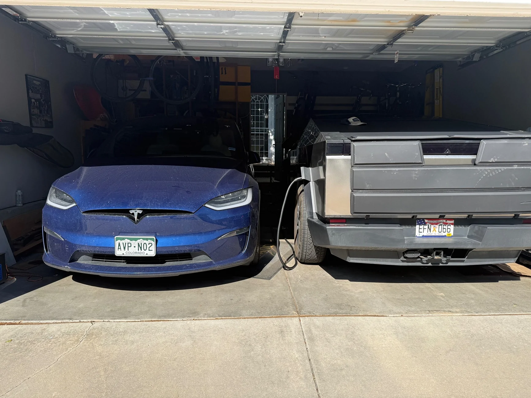 Tesla Cybertruck Why didn't the CT get Model X style doors? IMG_3938