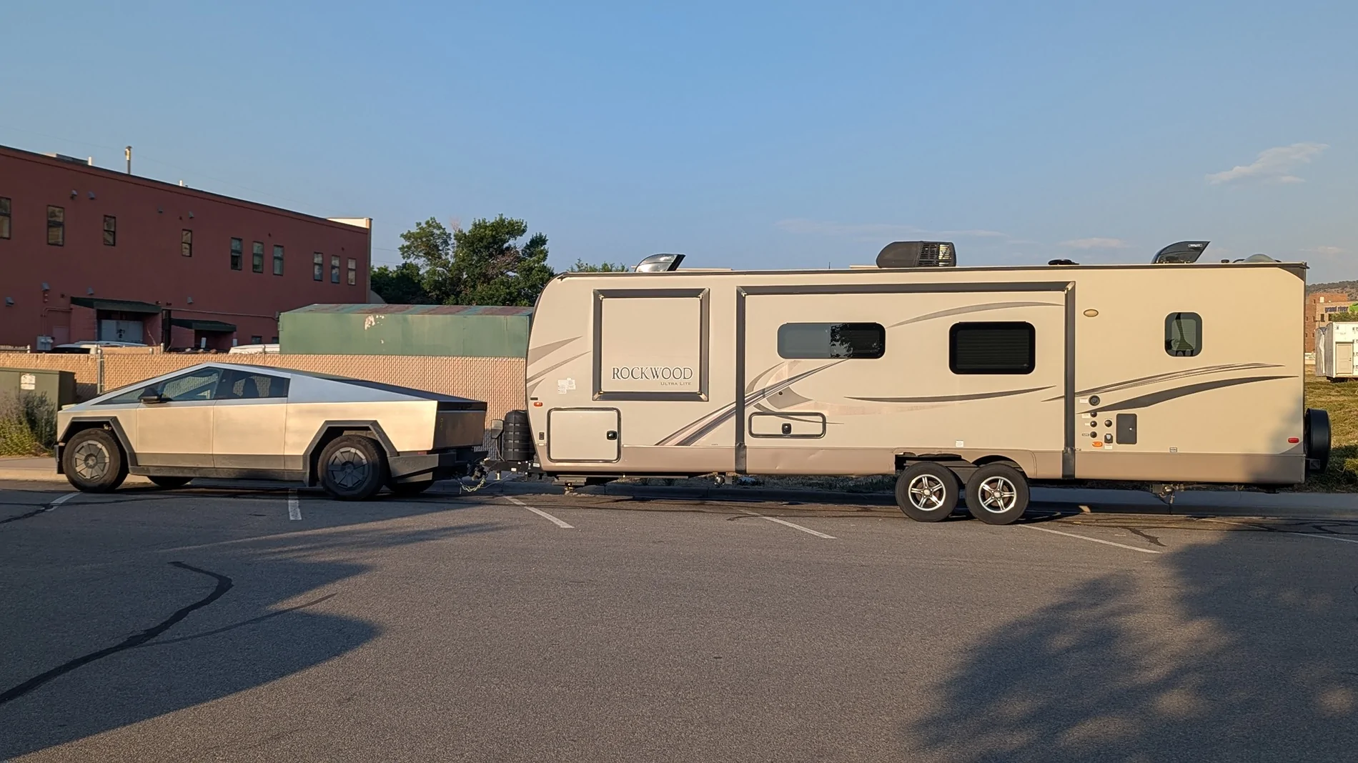 Tesla Cybertruck VA to AR and back towing big trailer PXL_20250726_011941154.MP