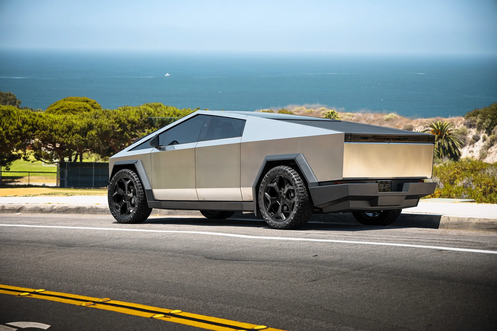 Tesla Cybertruck *** NEW PRODUCT *** Unplugged Performance - CYBRSPOKE Wheels Tesla Cybertruck UP Forged CYBRSPOKE Satin Black 24 Inch Wheels 3840px (7)