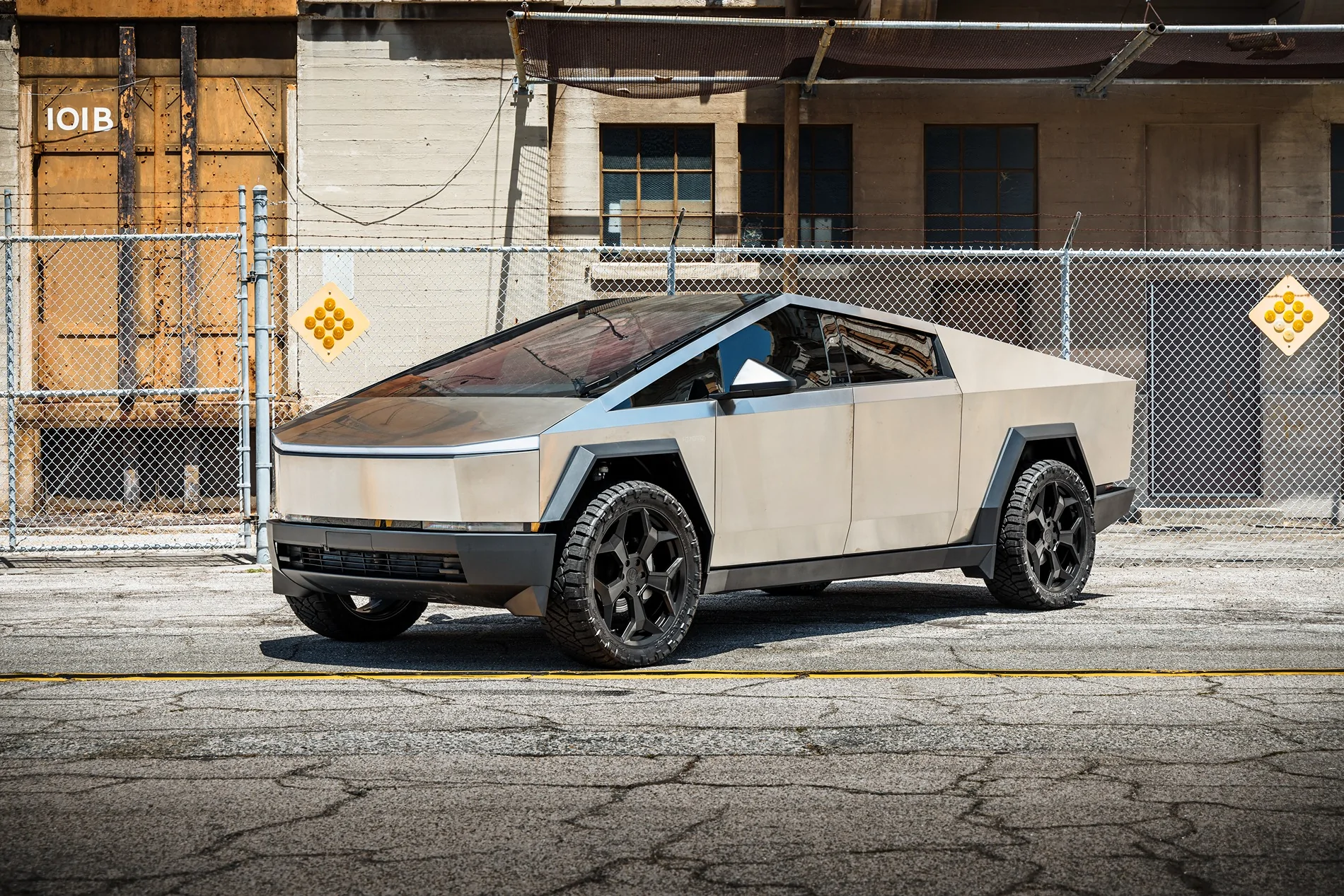 Tesla Cybertruck *** NEW PRODUCT *** Unplugged Performance - CYBRSPOKE Wheels Tesla Cybertruck UP Forged CYBRSPOKE Satin Black 24 Inch Wheels 3840px (2)