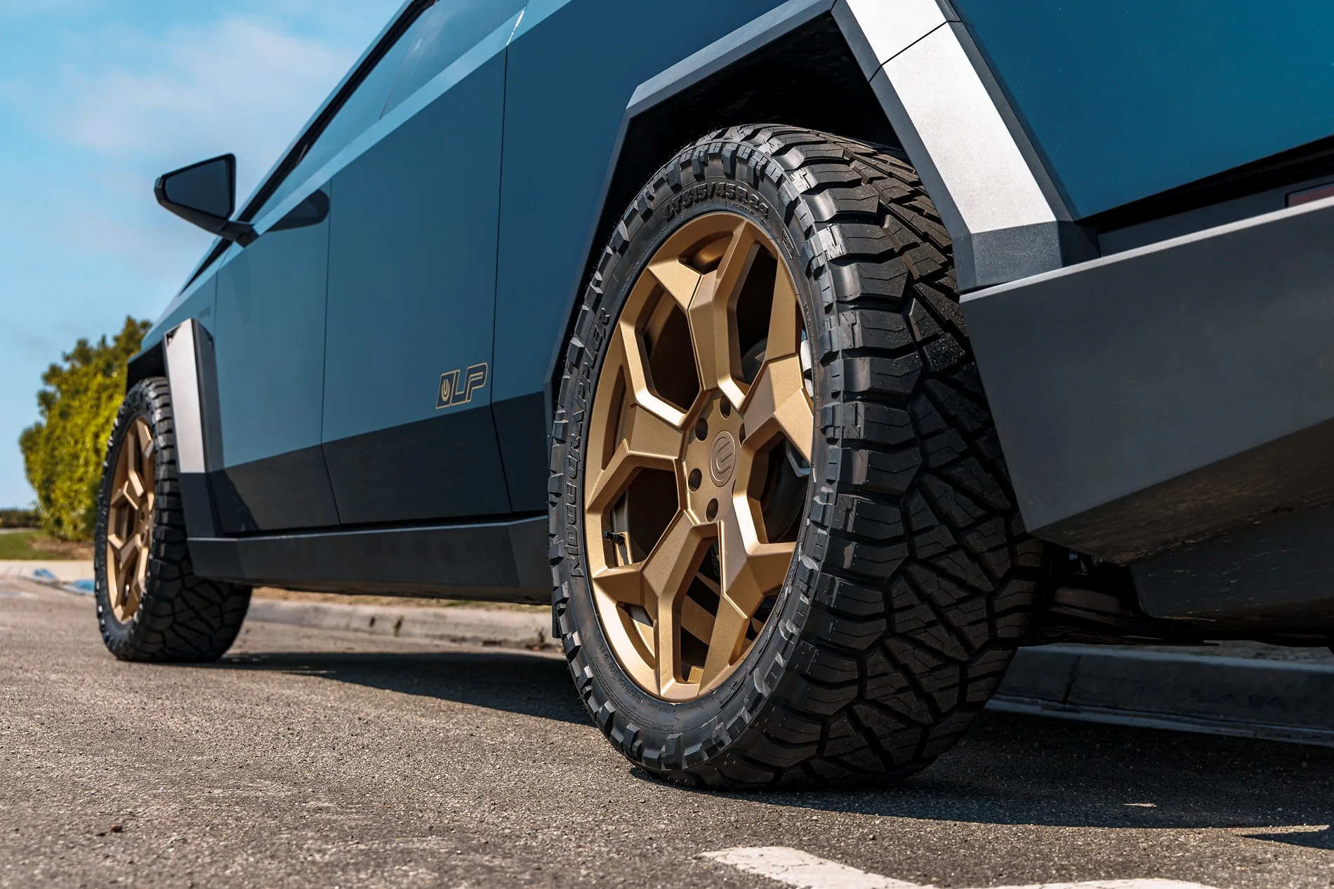 Tesla Cybertruck *** NEW PRODUCT *** Unplugged Performance - CYBRSPOKE Wheels UP CT Satin Bronze CybrSpoke 3840px (6)