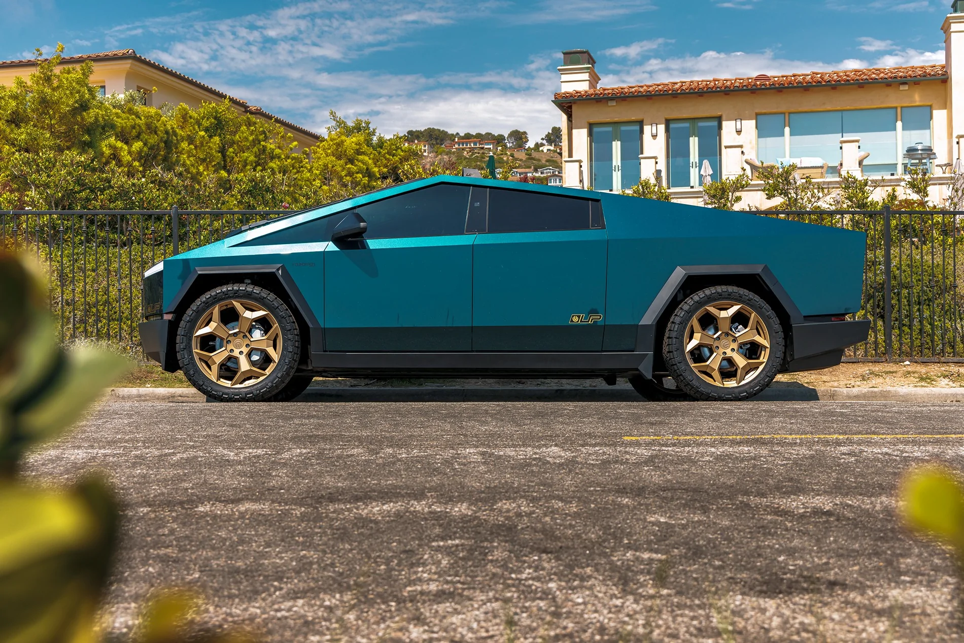 Tesla Cybertruck *** NEW PRODUCT *** Unplugged Performance - CYBRSPOKE Wheels UP CT Satin Bronze CybrSpoke 3840px (7)