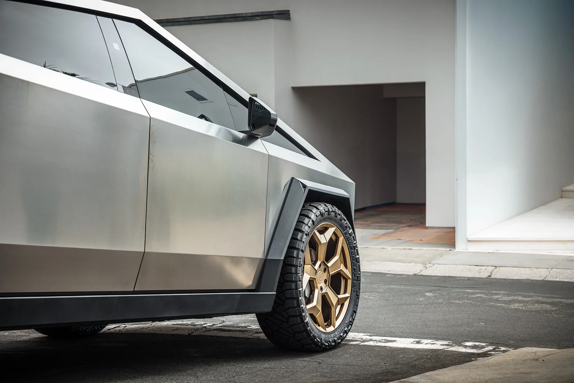 Tesla Cybertruck *** NEW PRODUCT *** Unplugged Performance - CYBRSPOKE Wheels Tesla Cybertruck UP Forged CYBRSPOKE Satin Bronze 24 Inch Wheels 3840px (8)