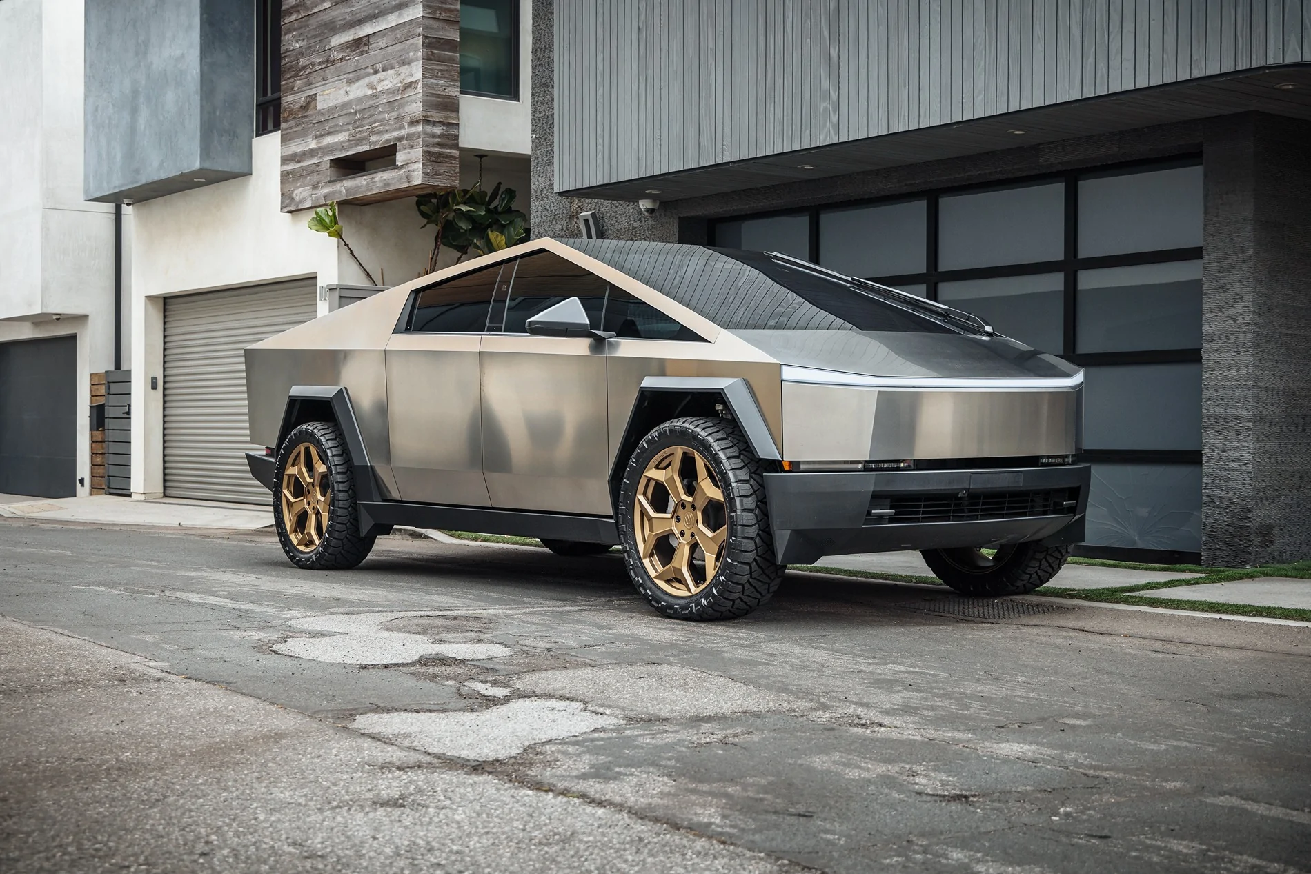 Tesla Cybertruck *** NEW PRODUCT *** Unplugged Performance - CYBRSPOKE Wheels Tesla Cybertruck UP Forged CYBRSPOKE Satin Bronze 24 Inch Wheels 3840px (2)