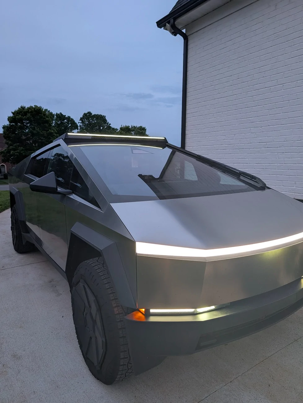 Tesla Cybertruck Tesla light bar not really worth it 🤷🏼‍♂️ PXL_20250517_002538456.MP