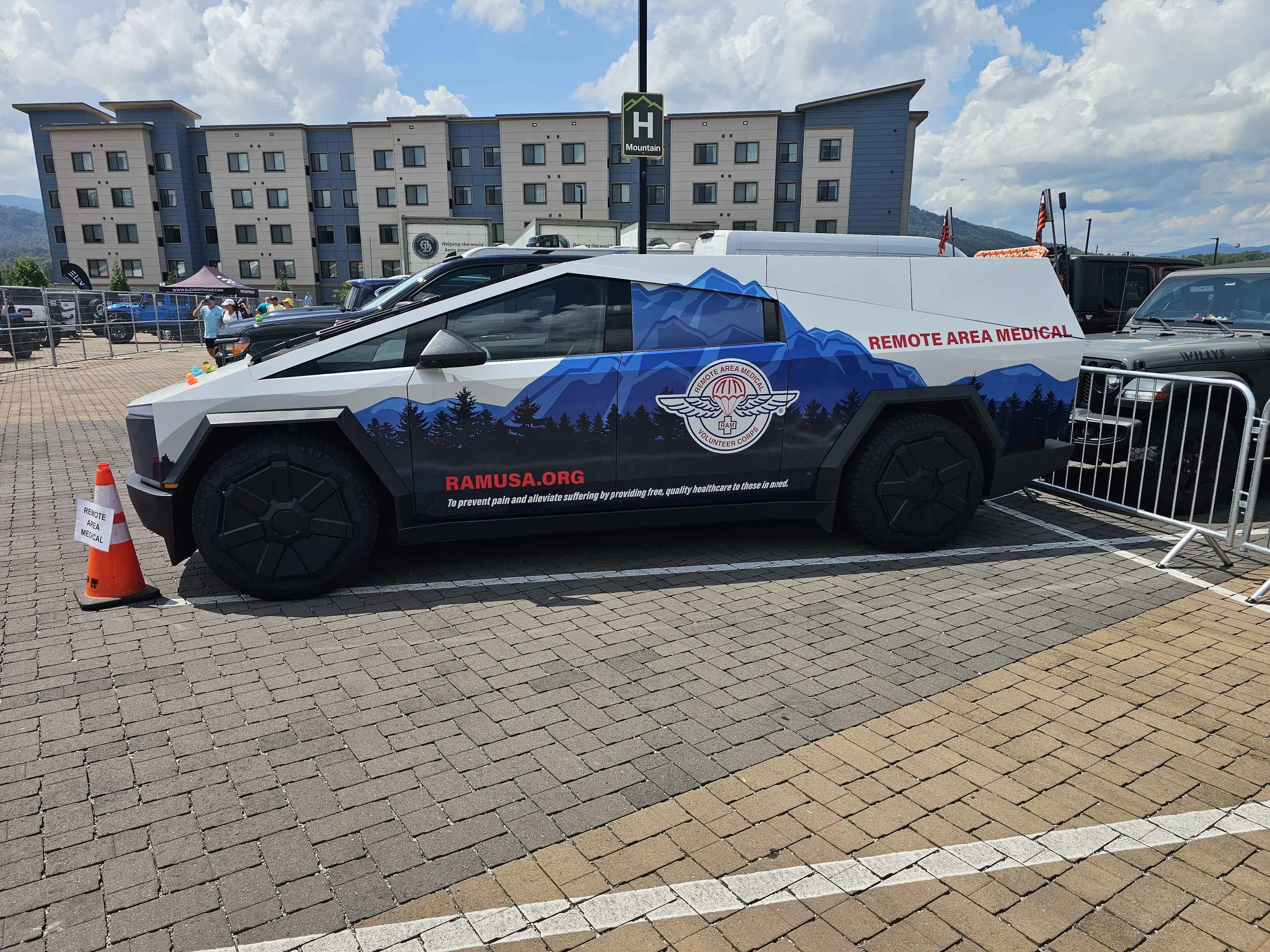 Tesla Cybertruck Daily random Cybertruck photos thread - Post Yours! 📸 🤳 20250822_125135