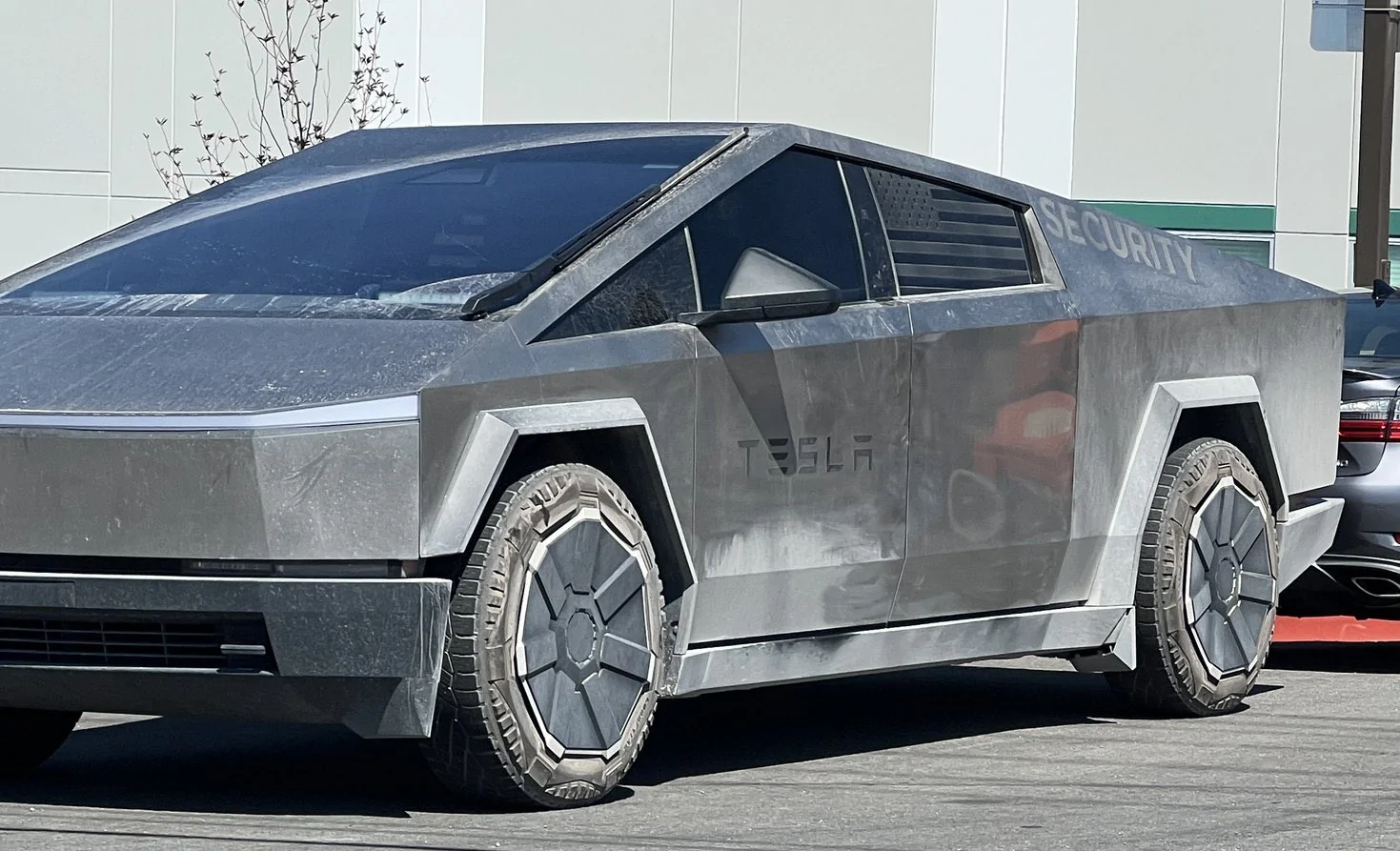 Tesla Cybertruck Cybertruck security truck at Giga Nevada GyftqyxaIAEwkiK